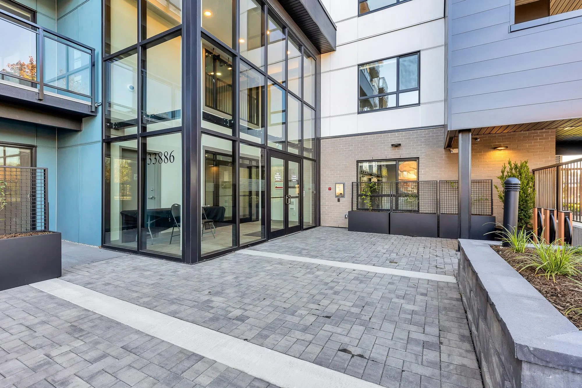 304 33886 Pine Street