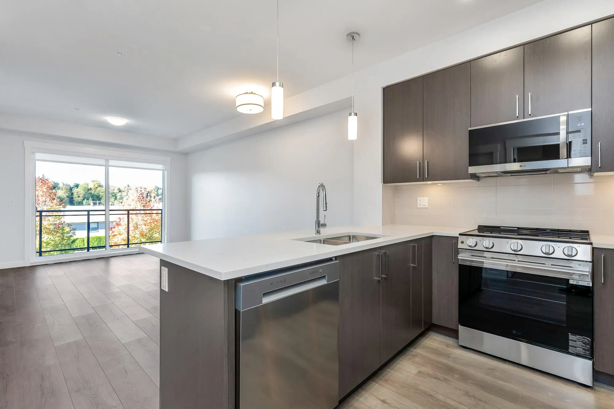 304 33886 Pine Street