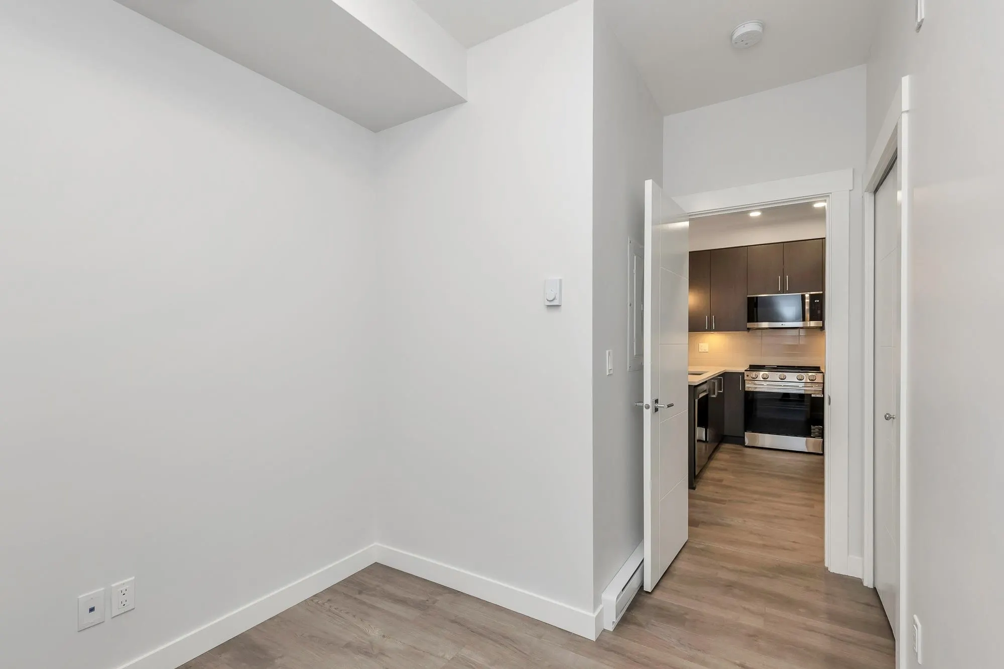 304 33886 Pine Street