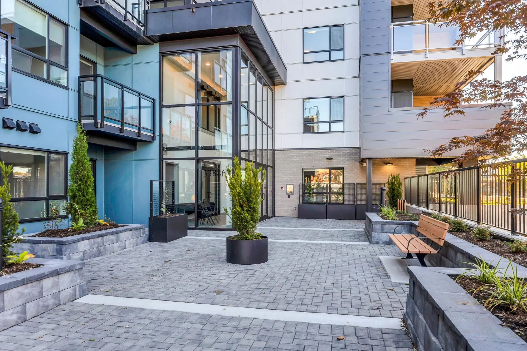 304 33886 Pine Street