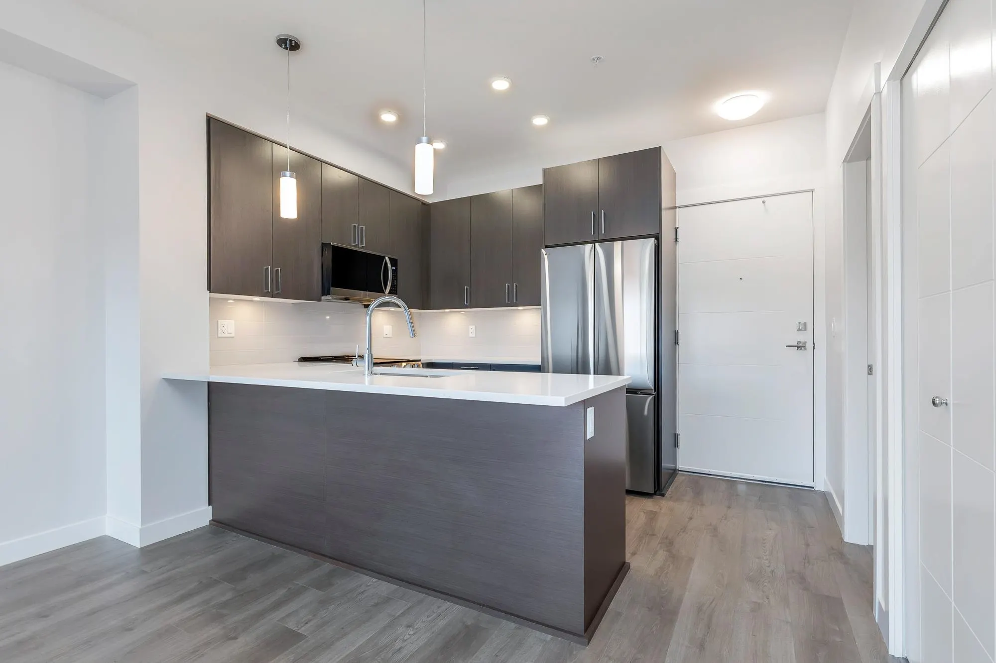 304 33886 Pine Street