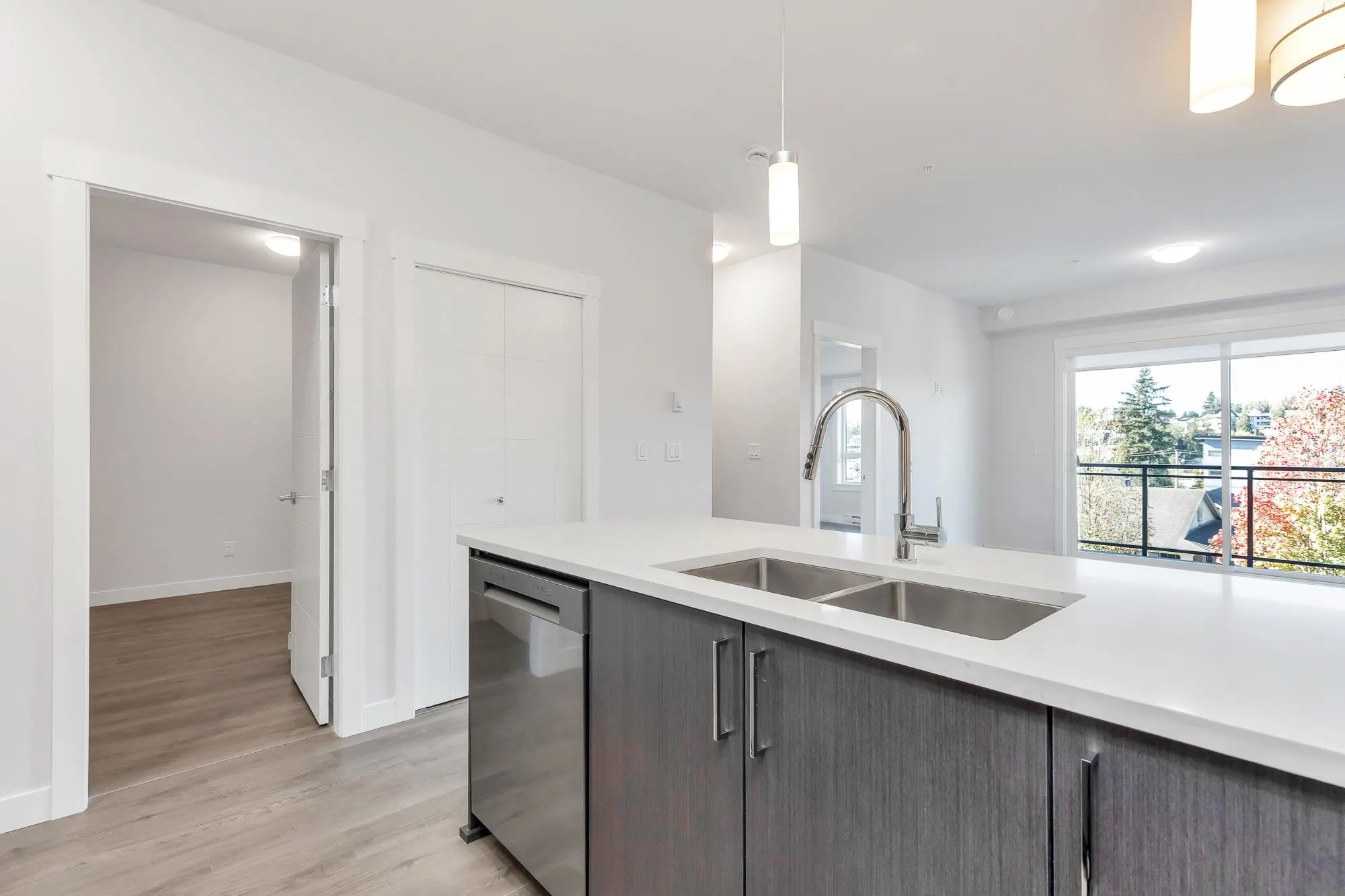 304 33886 Pine Street