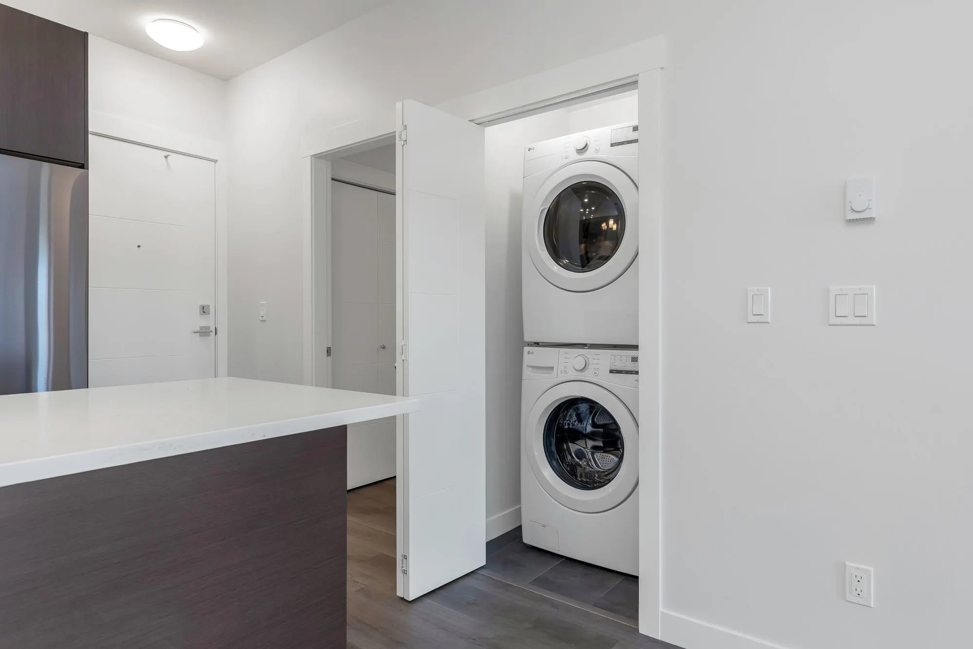 304 33886 Pine Street