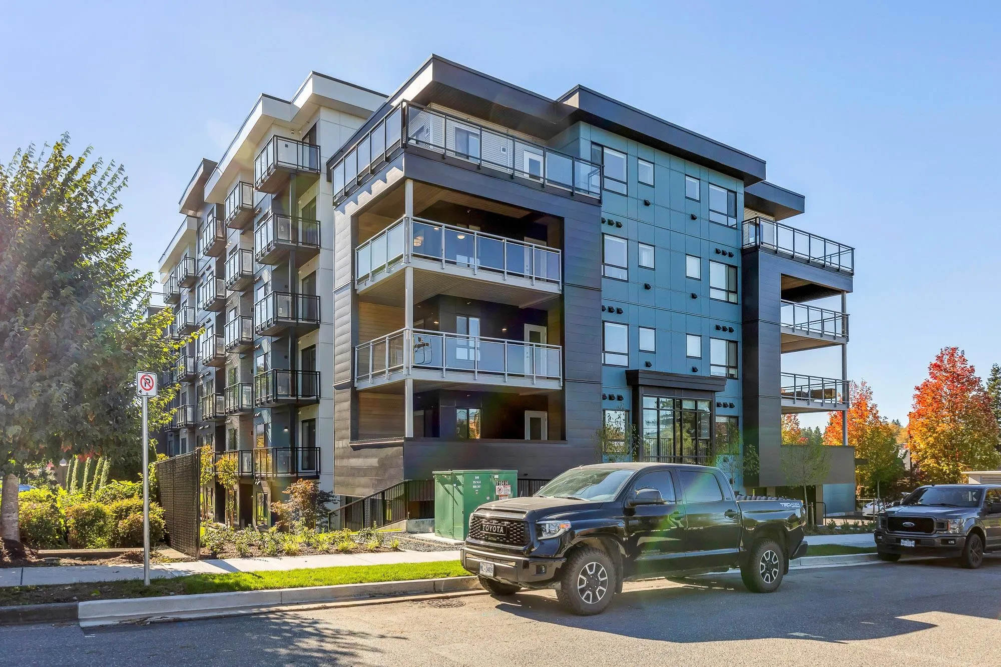 304 33886 Pine Street