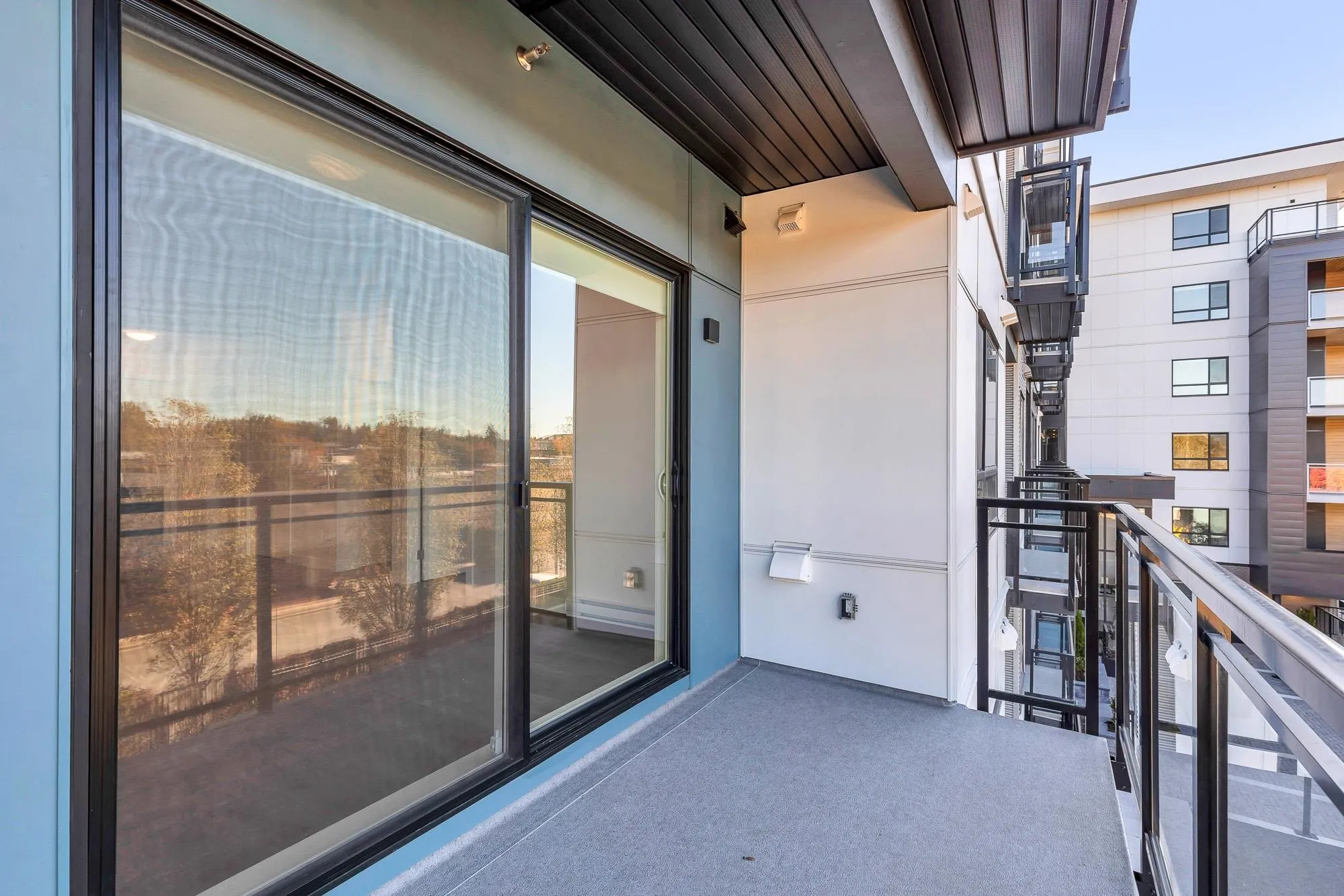 304 33886 Pine Street