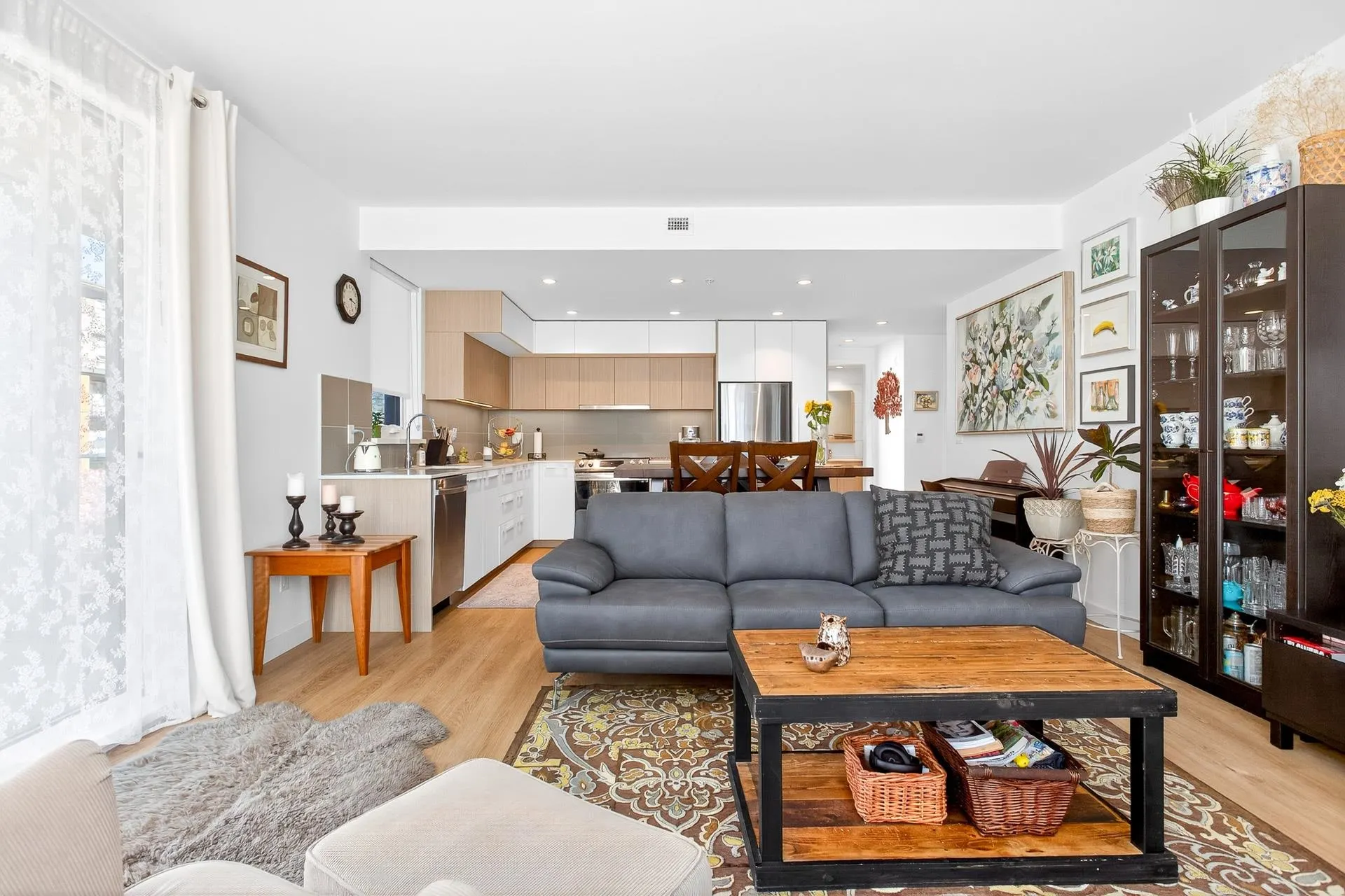 410 9888 University Crescent