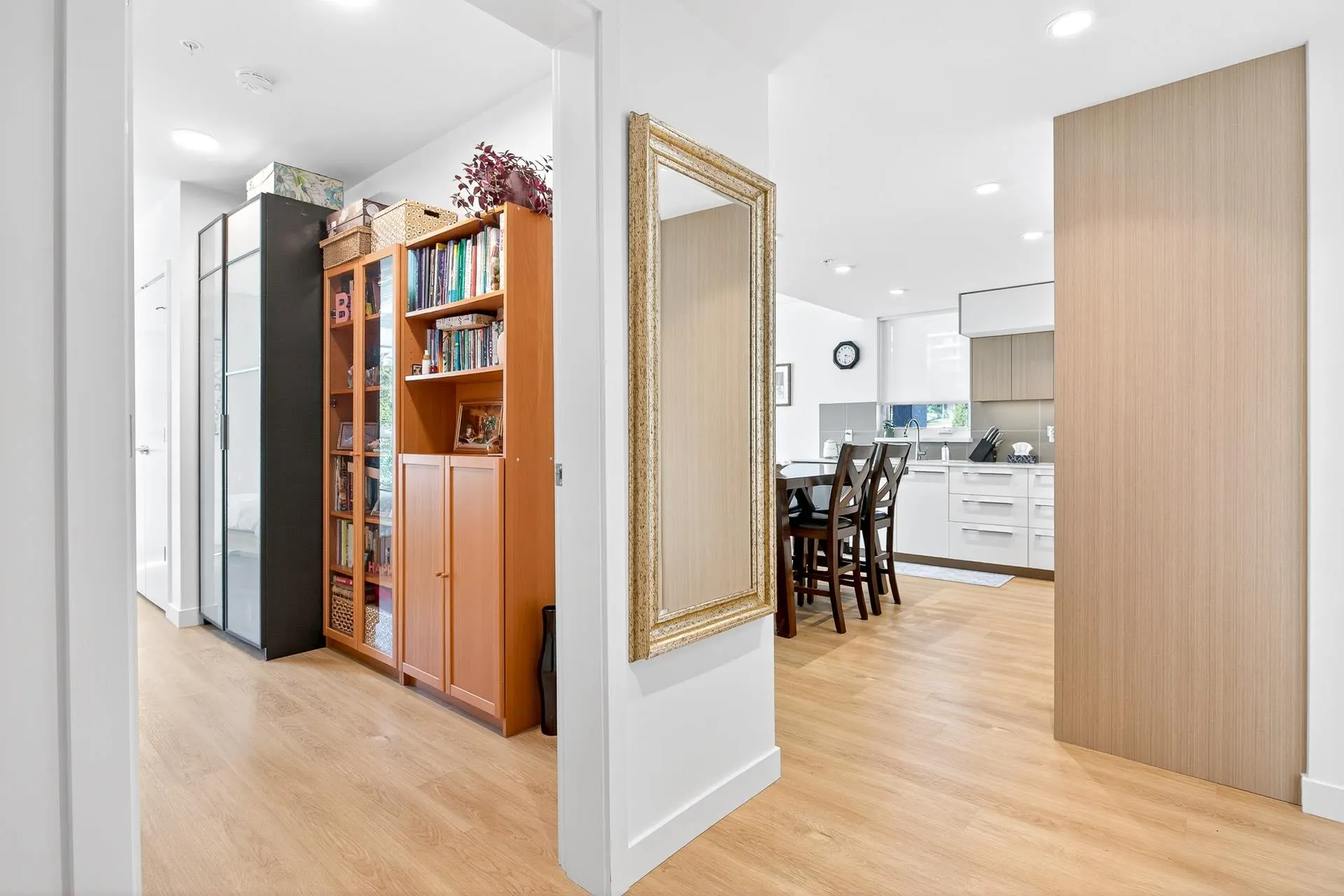 410 9888 University Crescent