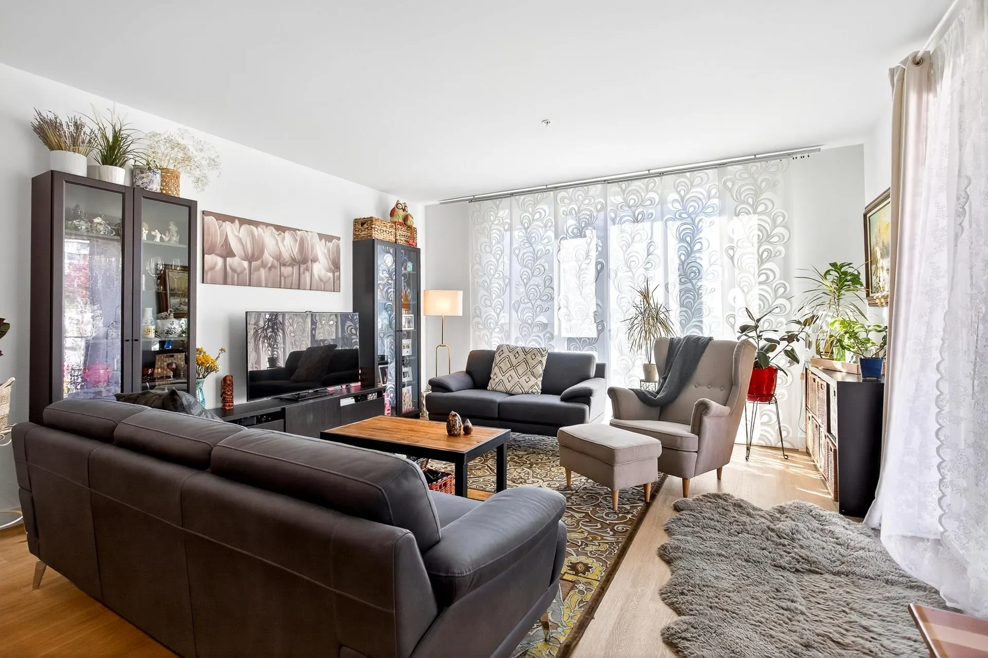 410 9888 University Crescent