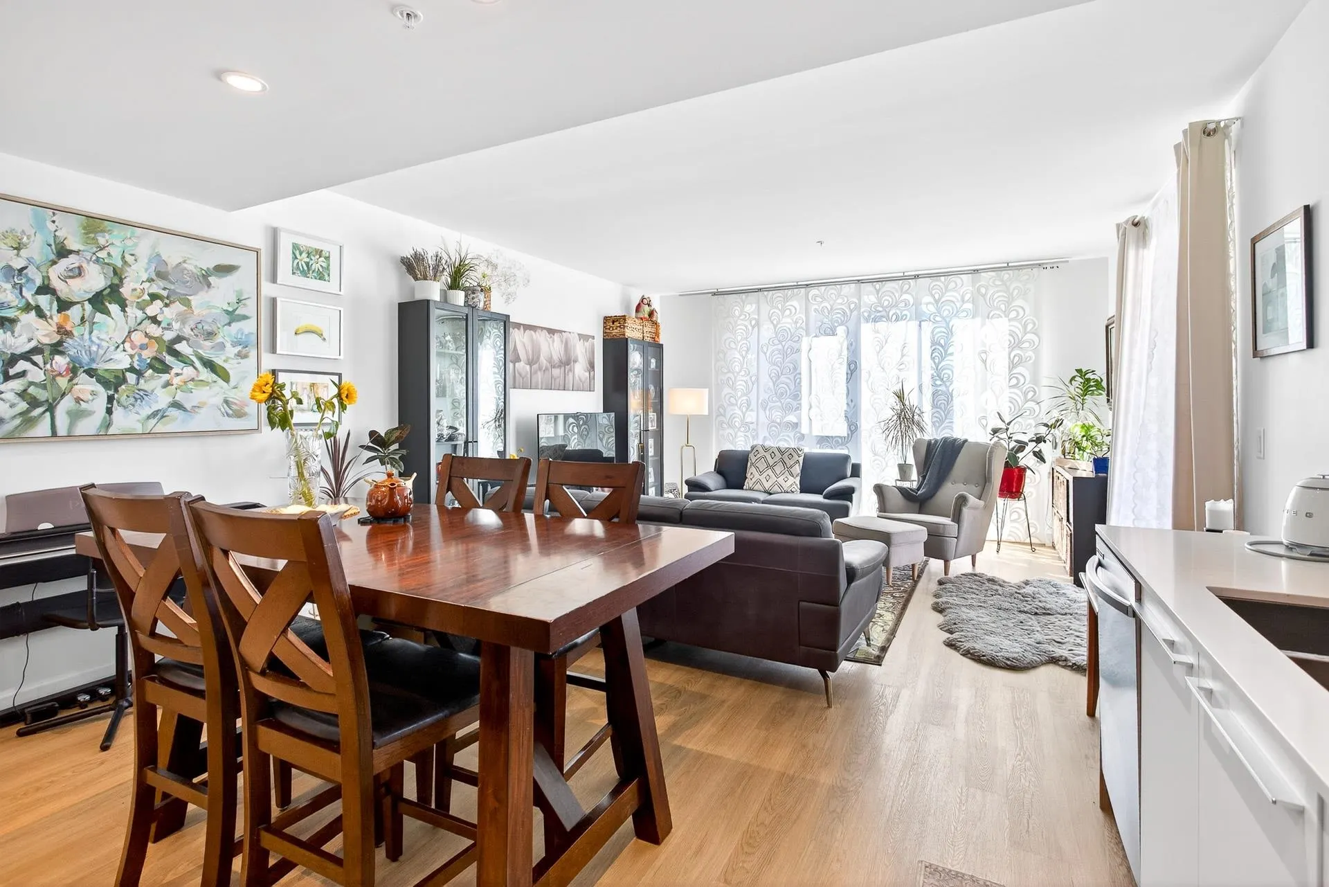 410 9888 University Crescent
