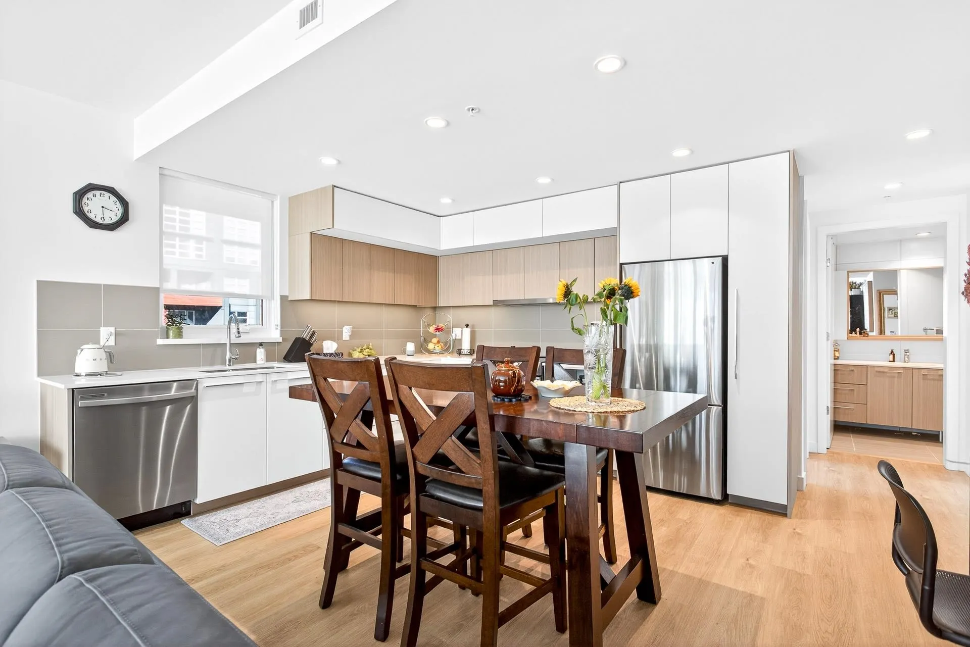 410 9888 University Crescent
