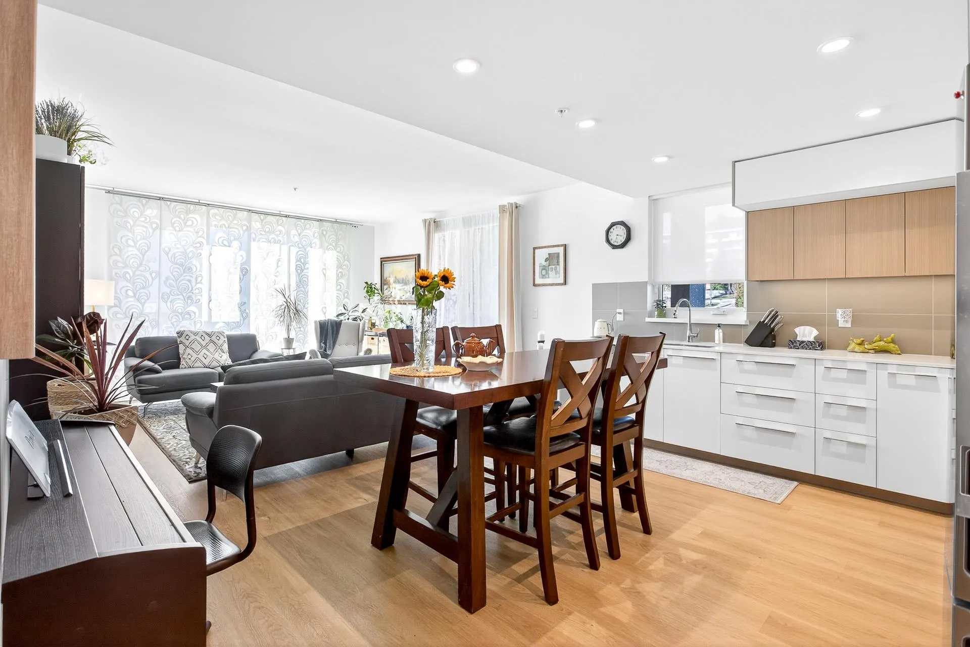 410 9888 University Crescent