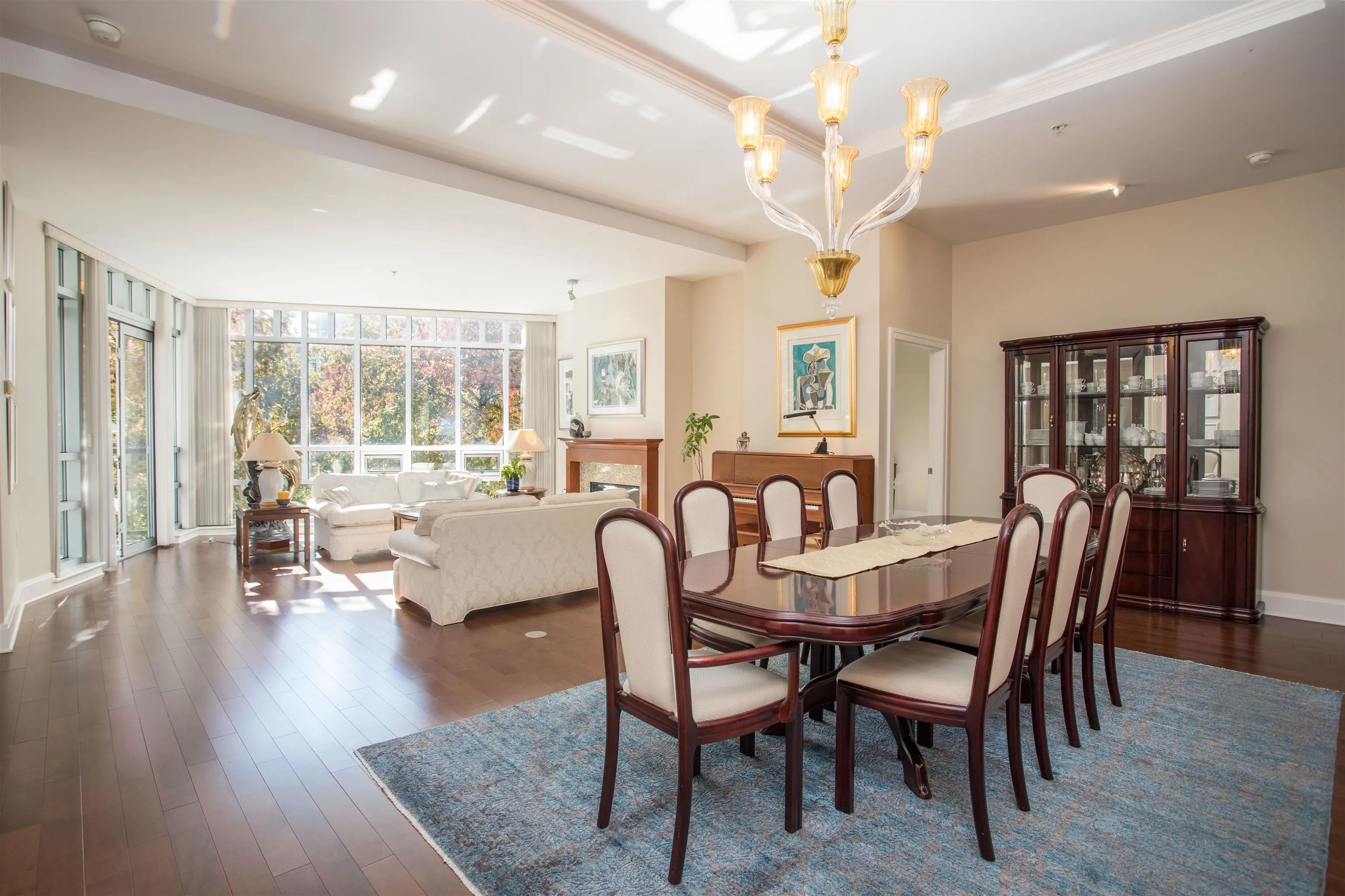 301 605 Clyde Avenue