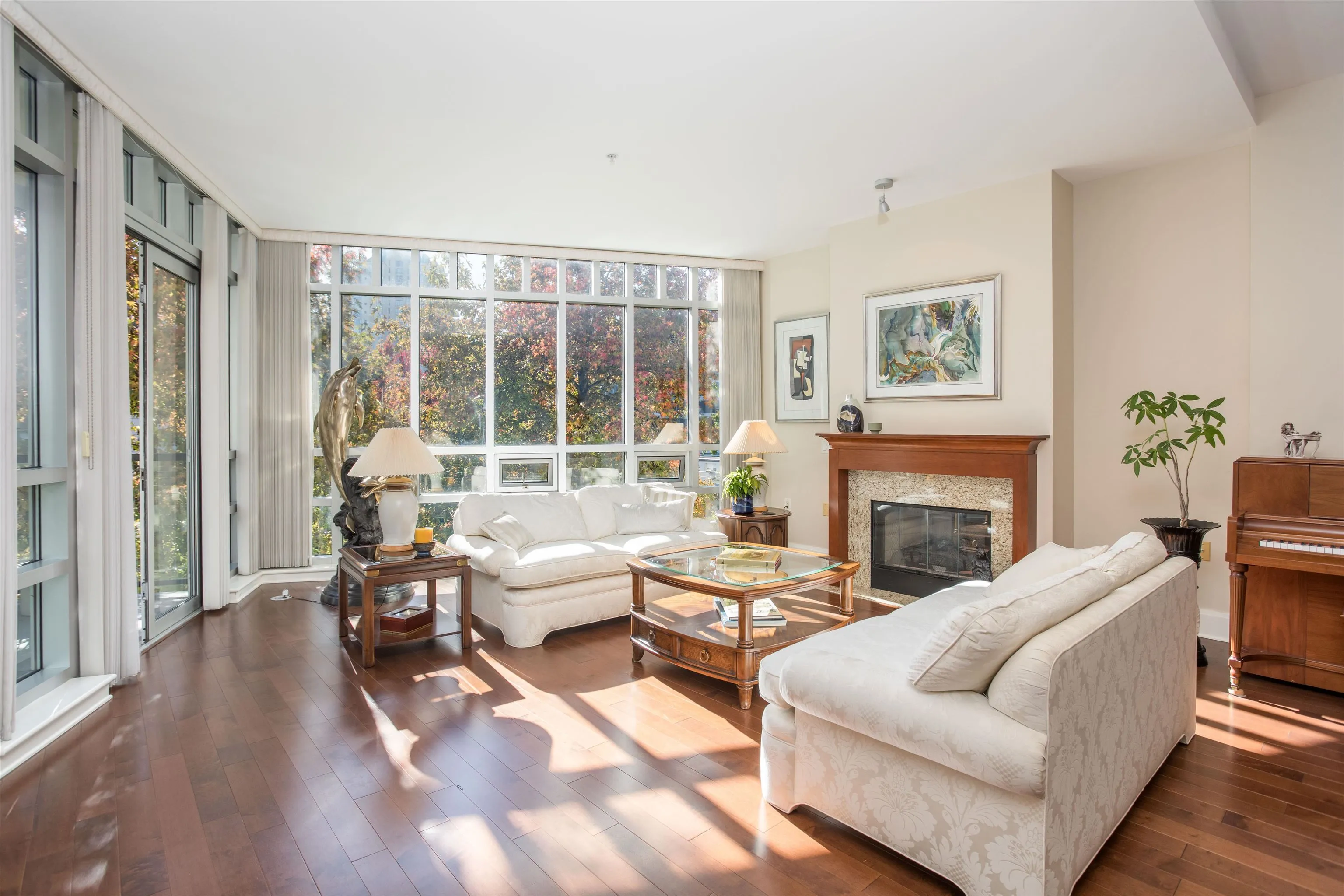 301 605 Clyde Avenue