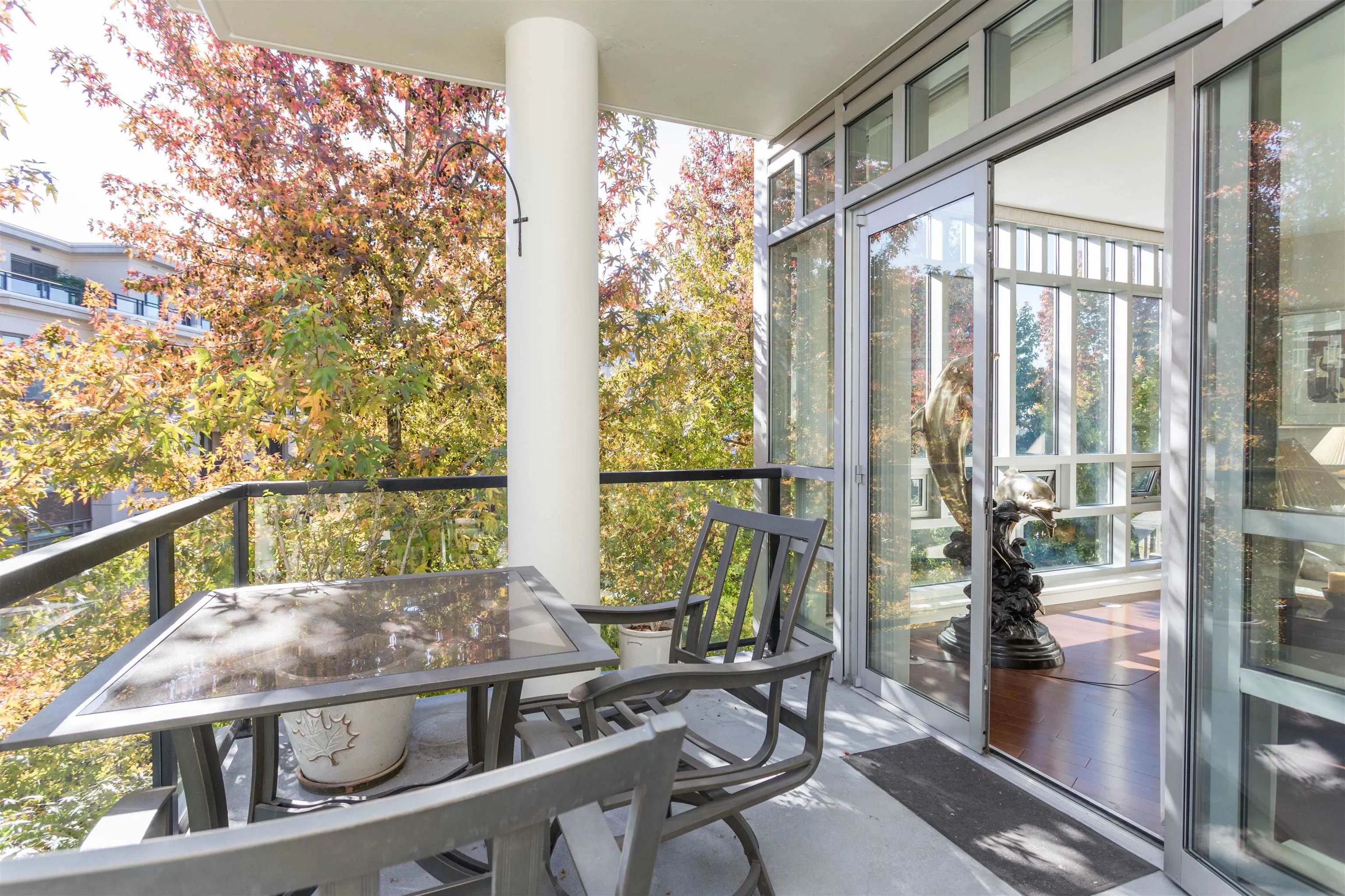 301 605 Clyde Avenue