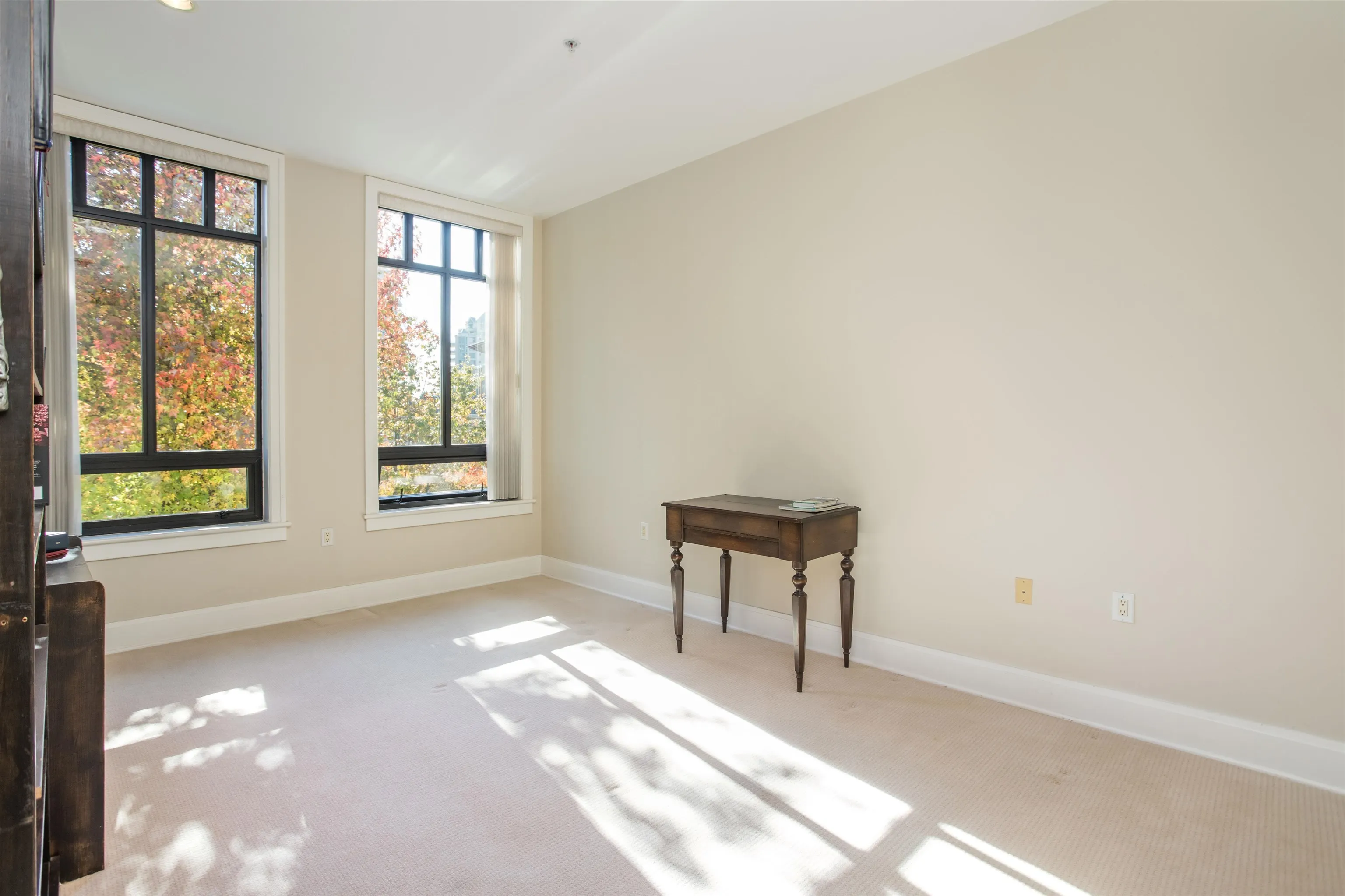 301 605 Clyde Avenue