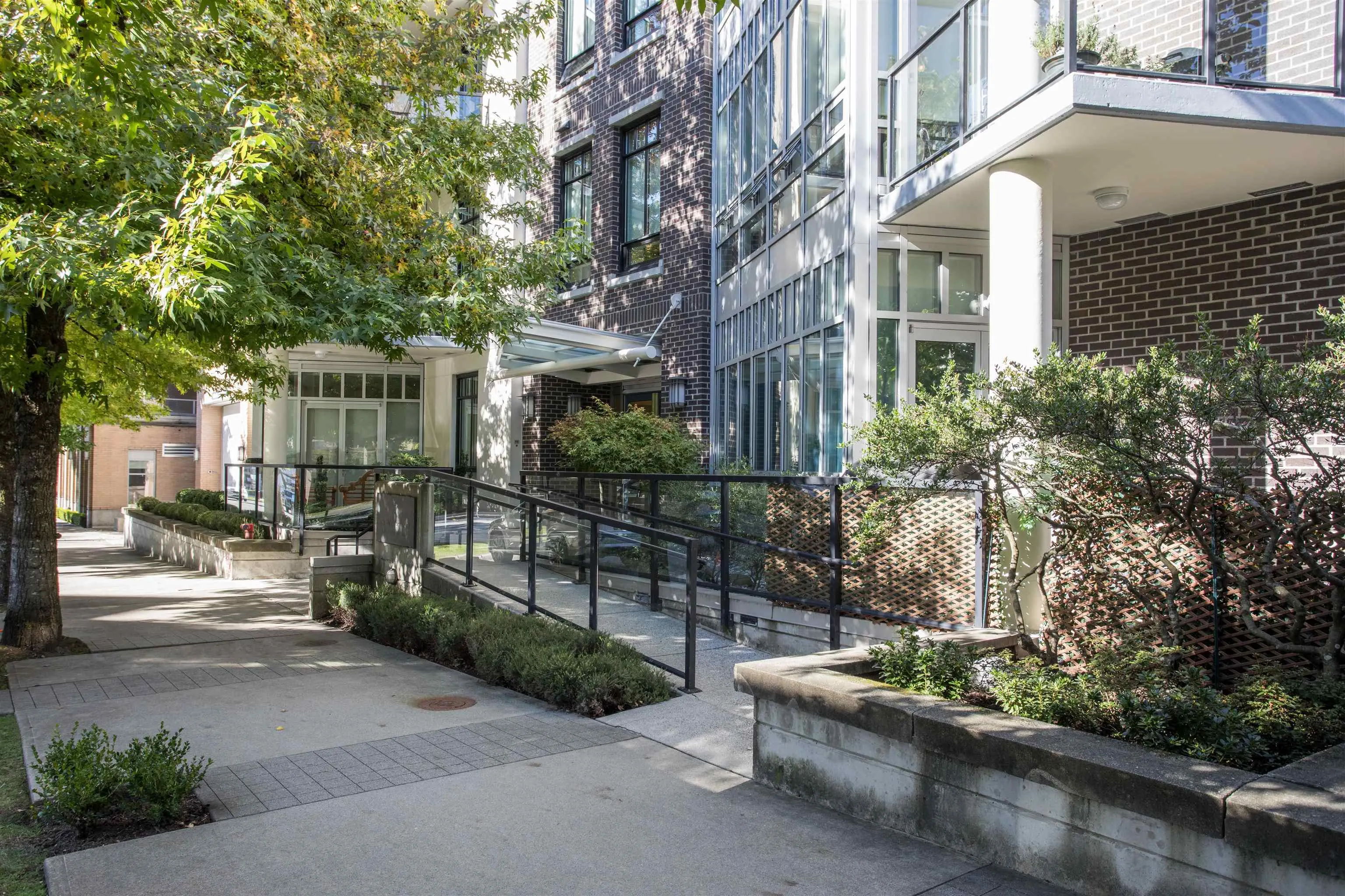 301 605 Clyde Avenue