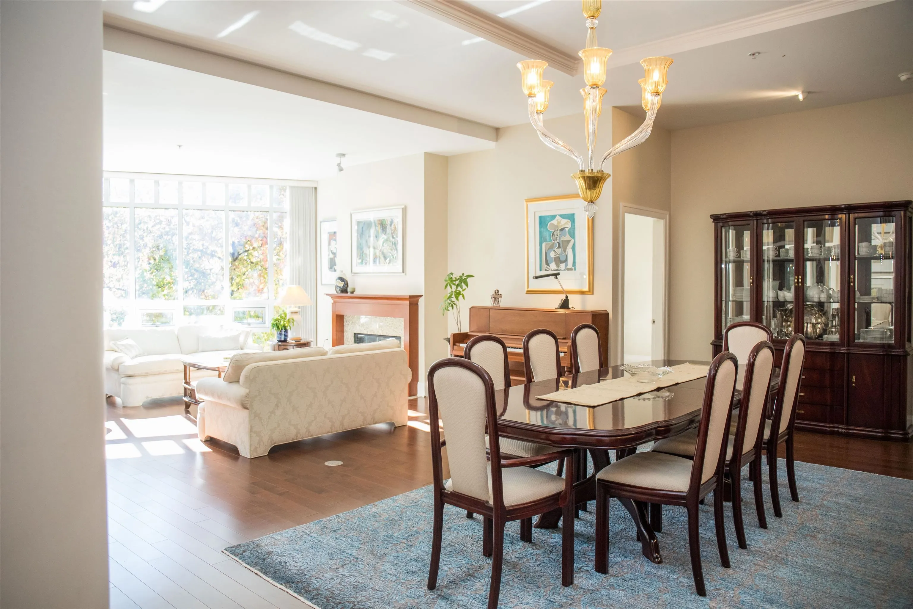 301 605 Clyde Avenue