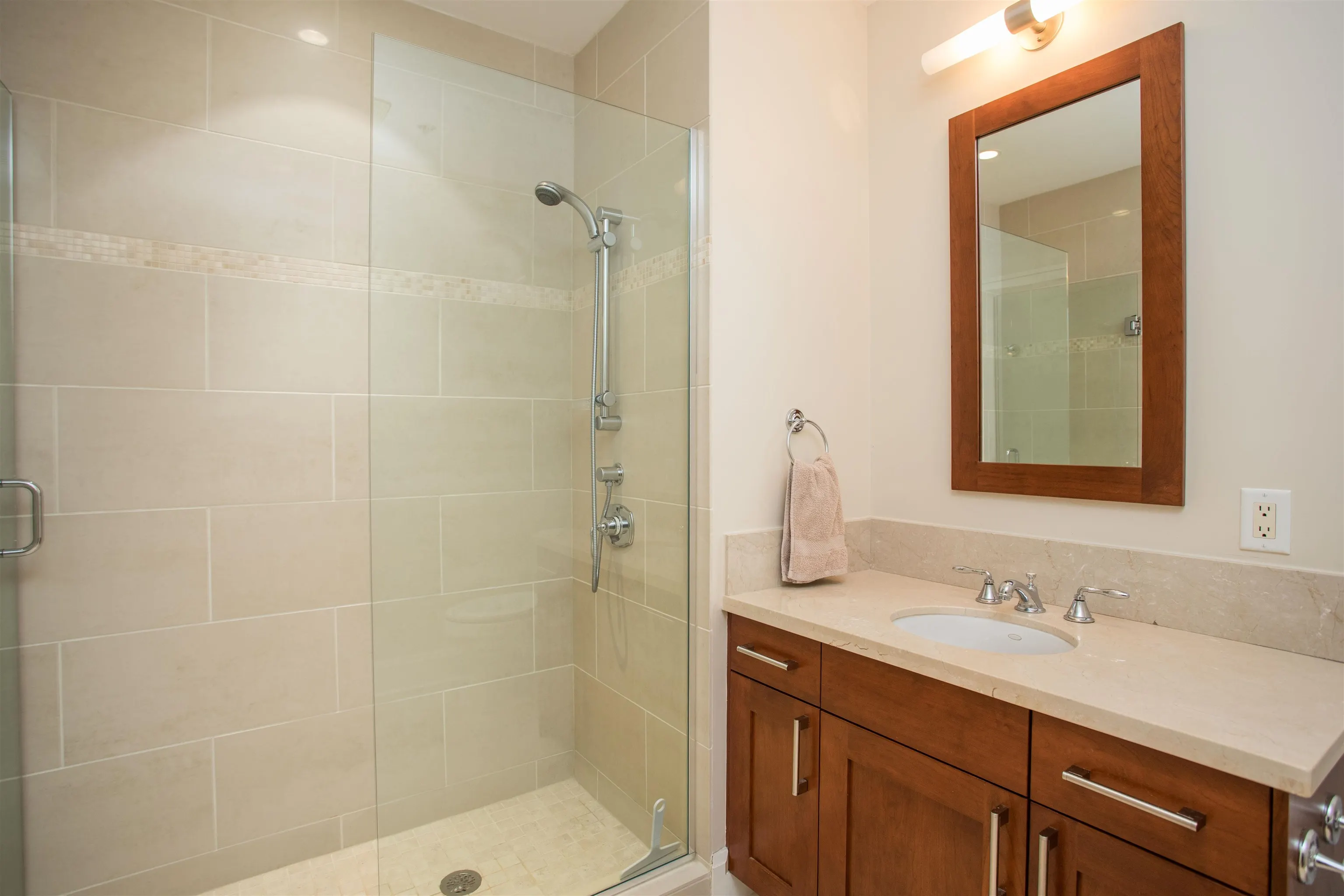 301 605 Clyde Avenue