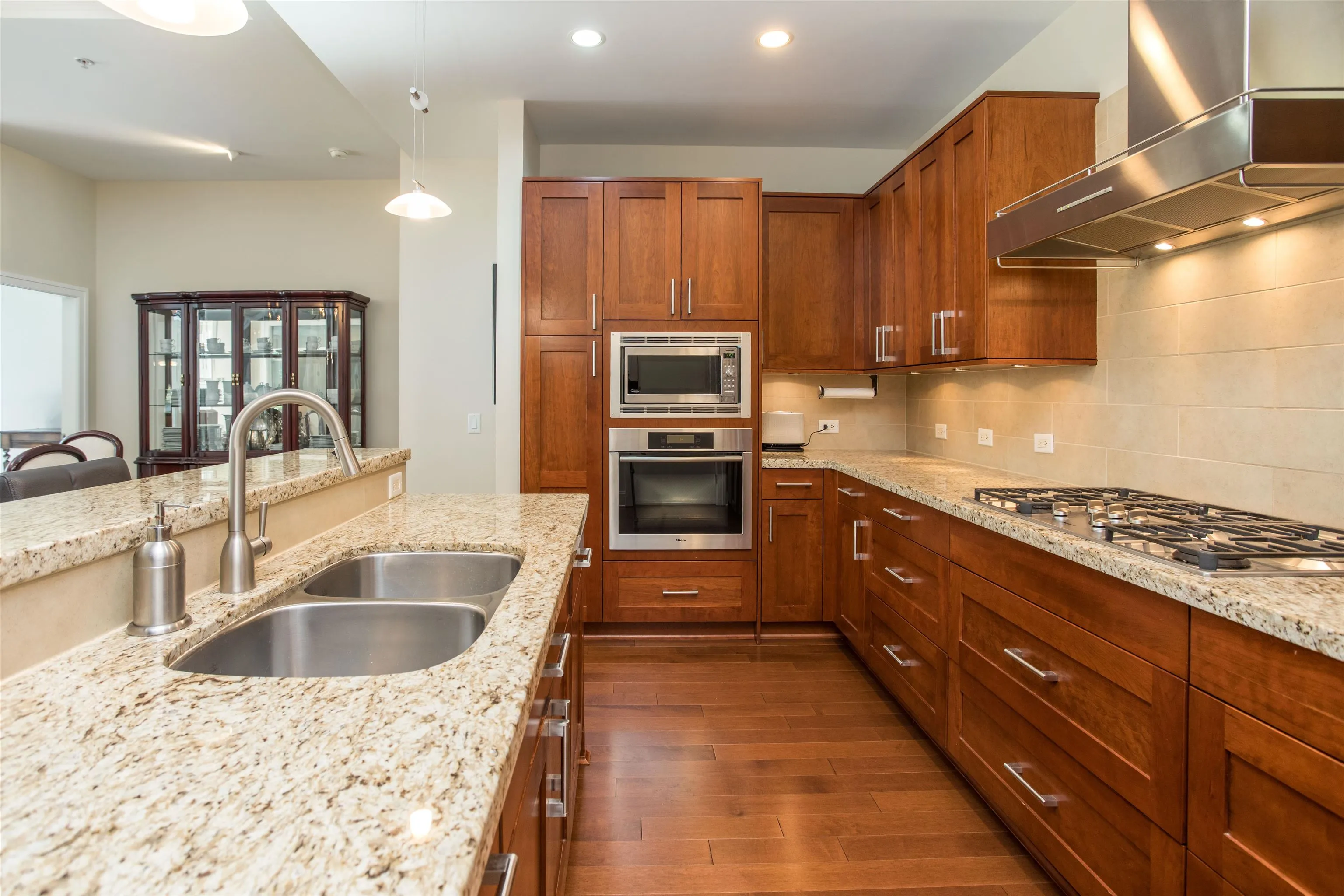 301 605 Clyde Avenue