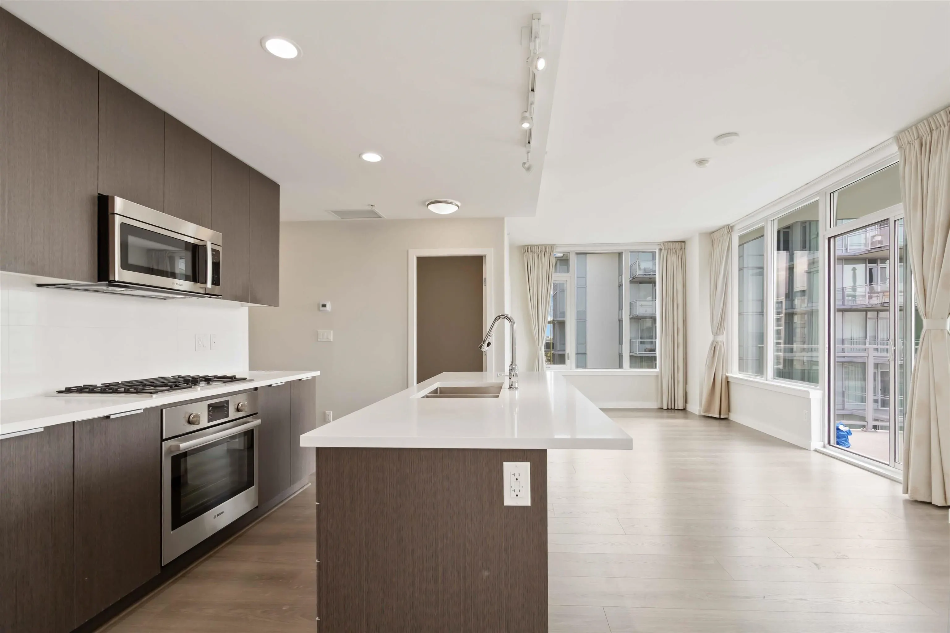 1507 8688 Hazelbridge Way