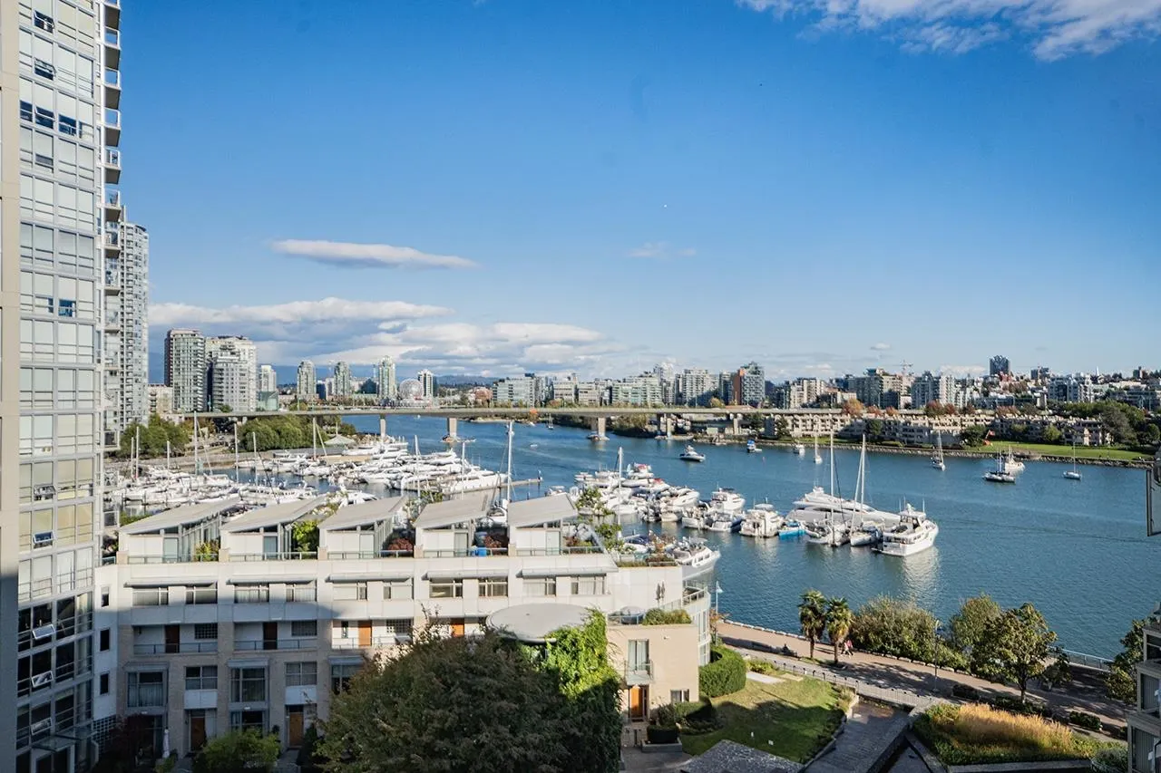 PH1003 1288 Marinaside Crescent