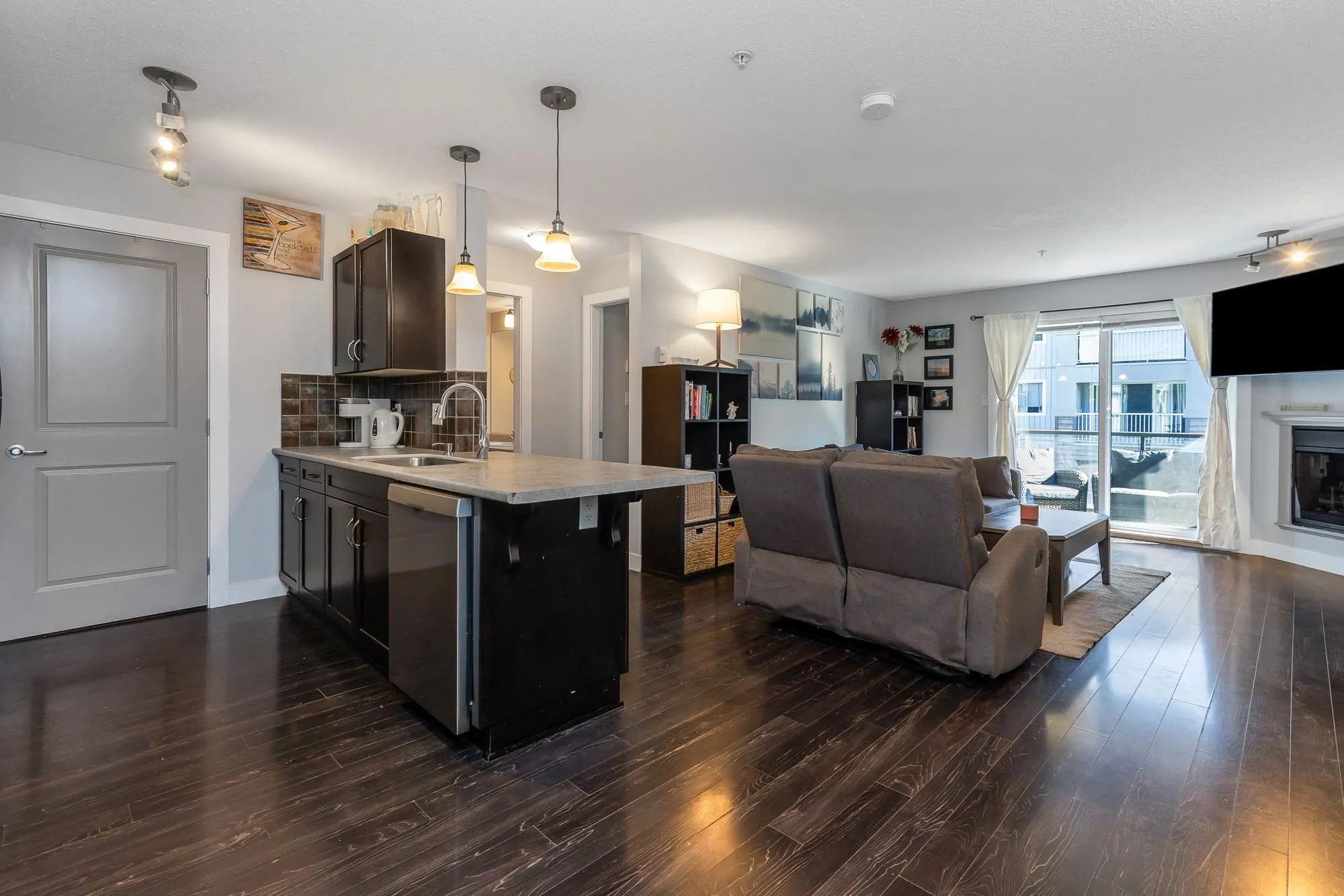 305 2038 Sandalwood Crescent