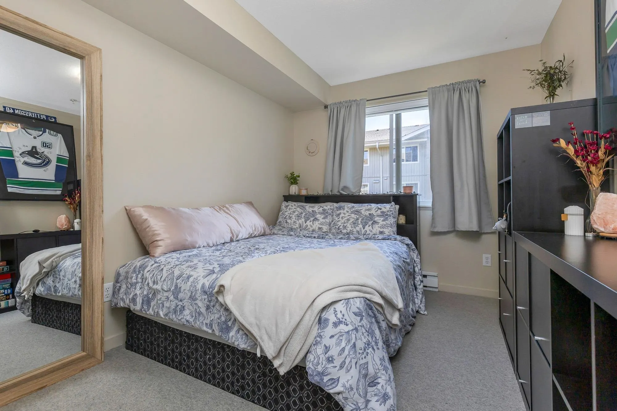 305 2038 Sandalwood Crescent