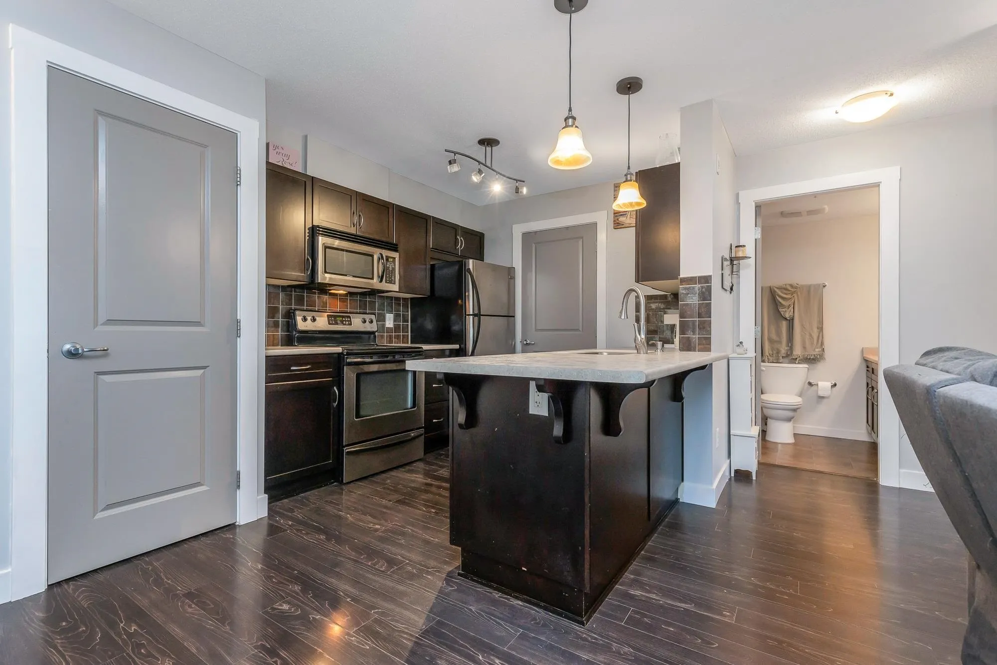 305 2038 Sandalwood Crescent