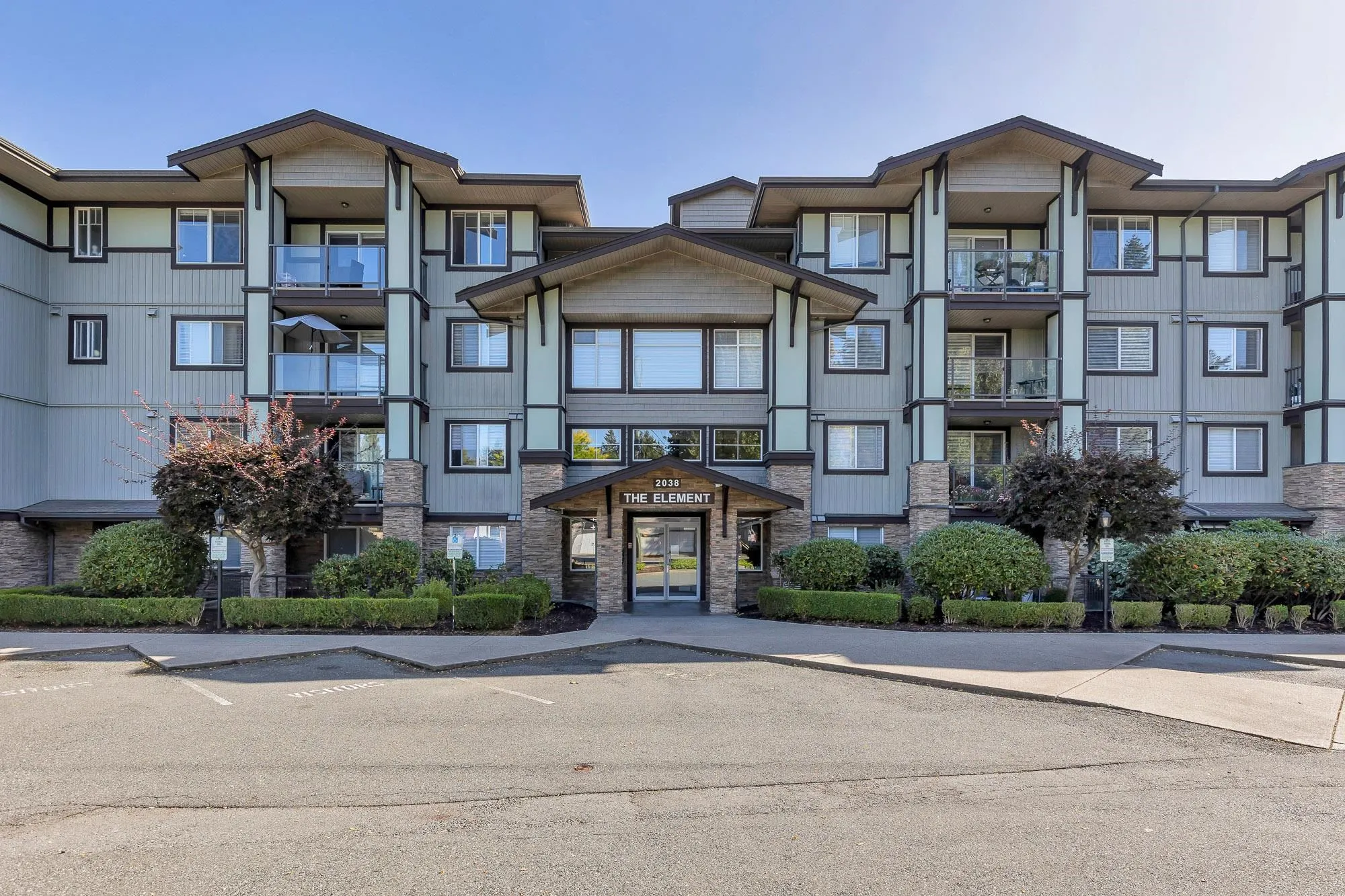 305 2038 Sandalwood Crescent