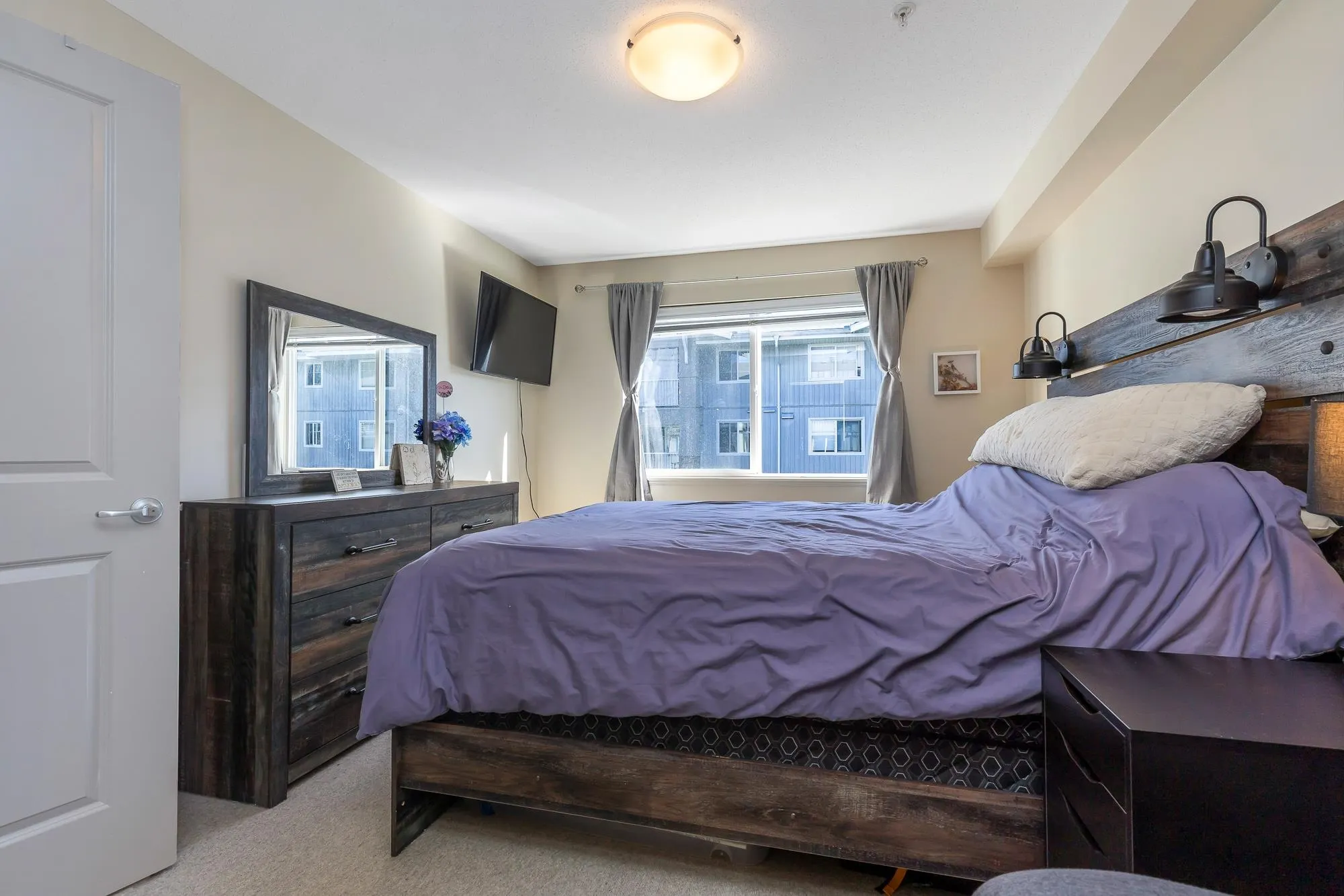 305 2038 Sandalwood Crescent