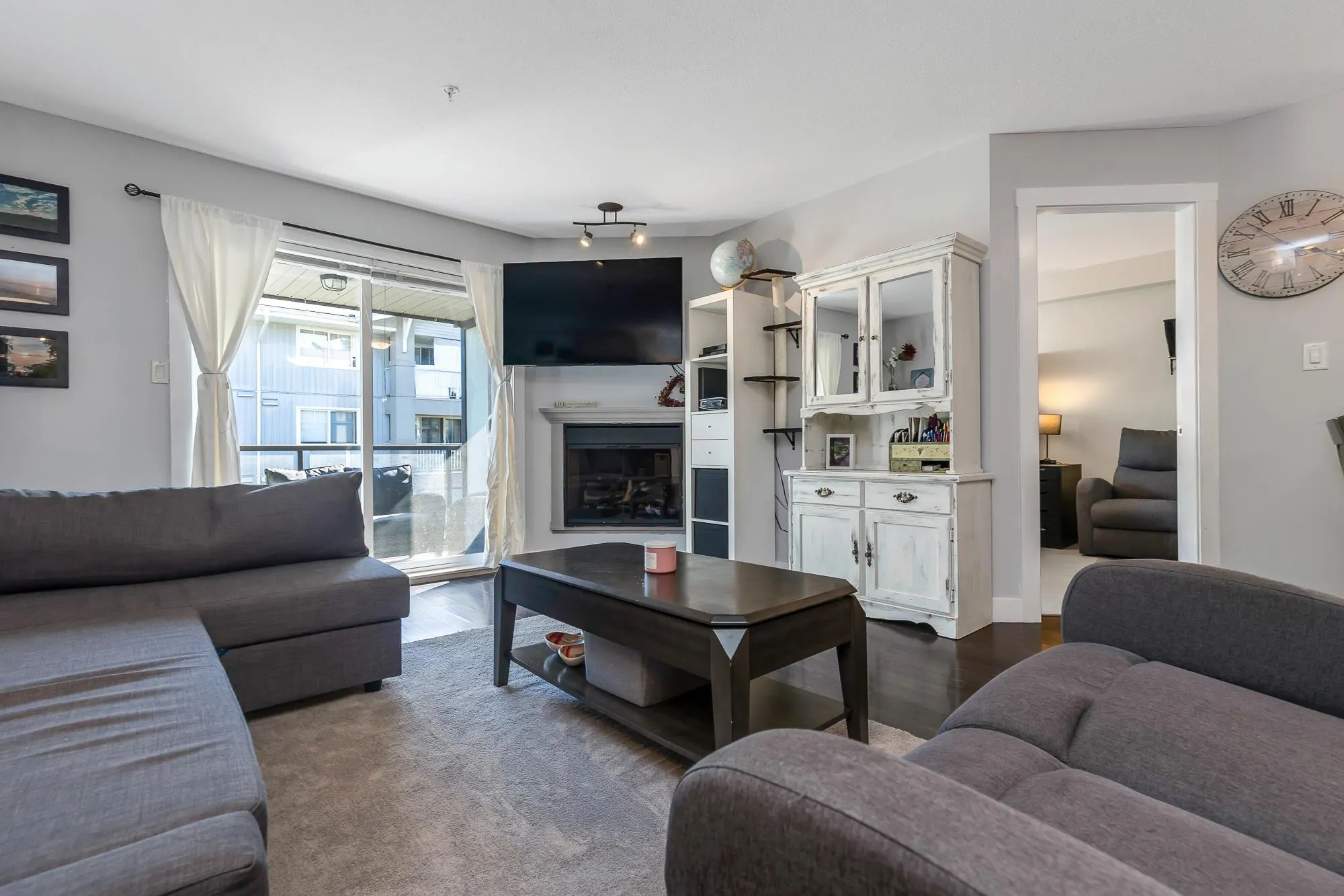 305 2038 Sandalwood Crescent