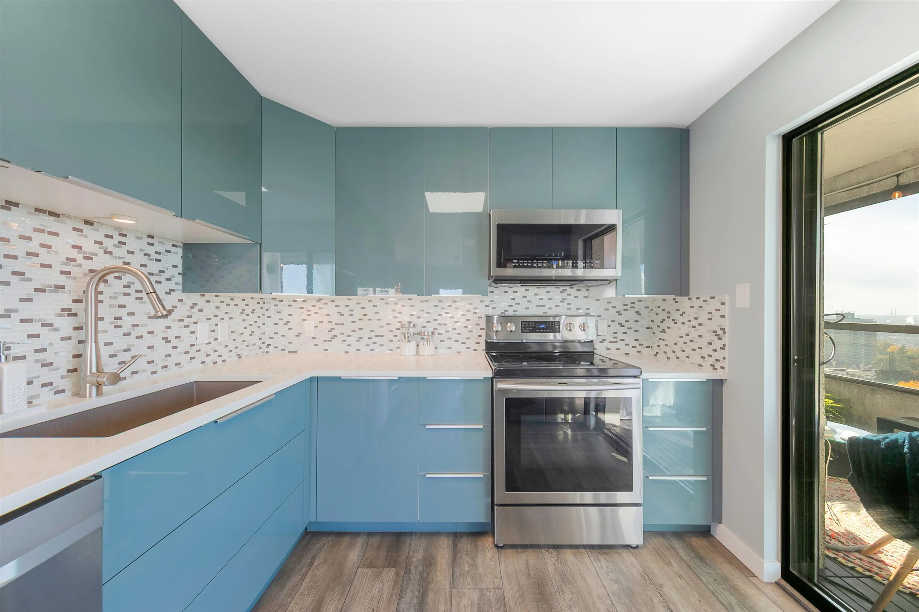 1101 615 Belmont Street