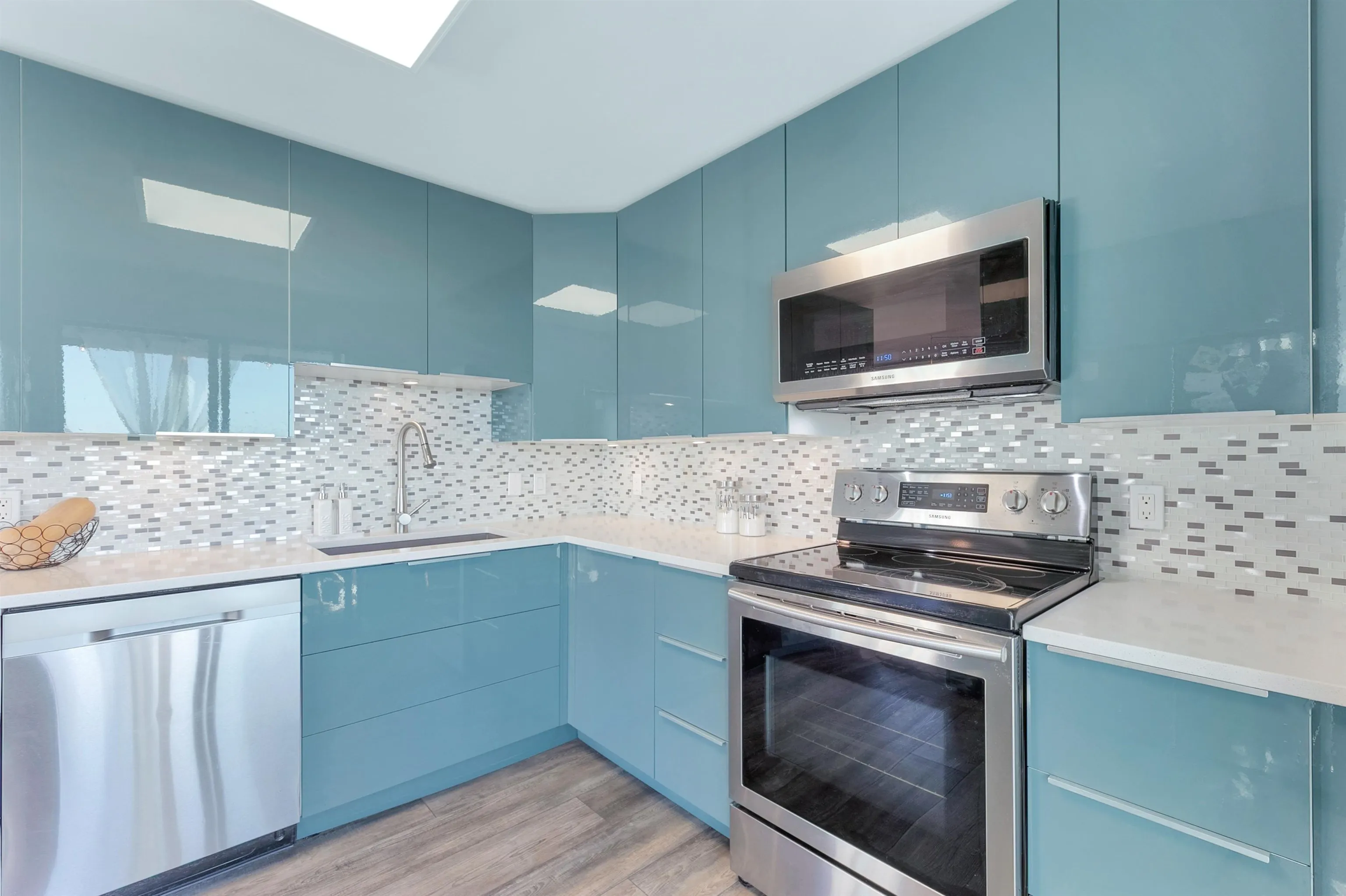 1101 615 Belmont Street