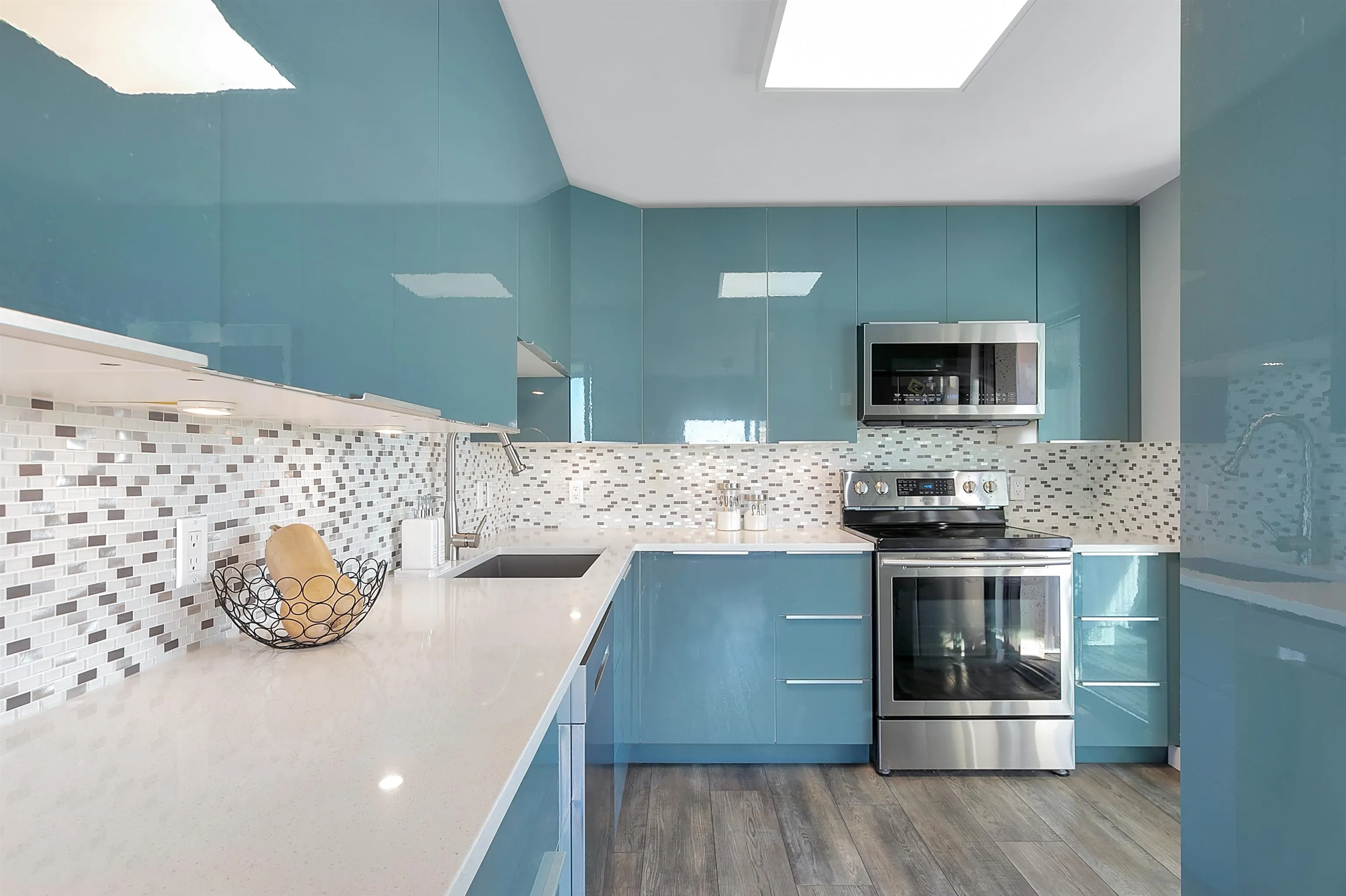 1101 615 Belmont Street