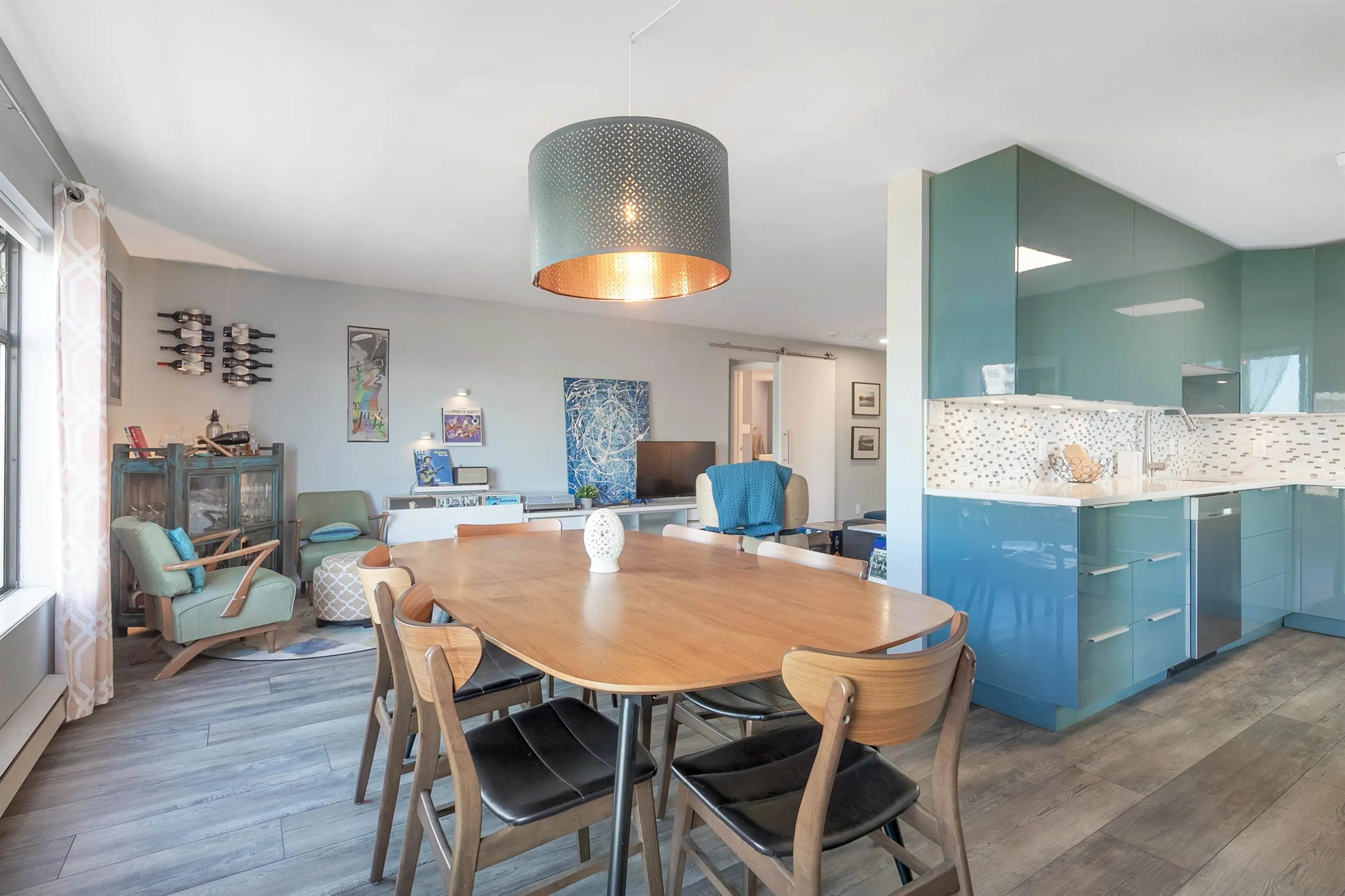 1101 615 Belmont Street