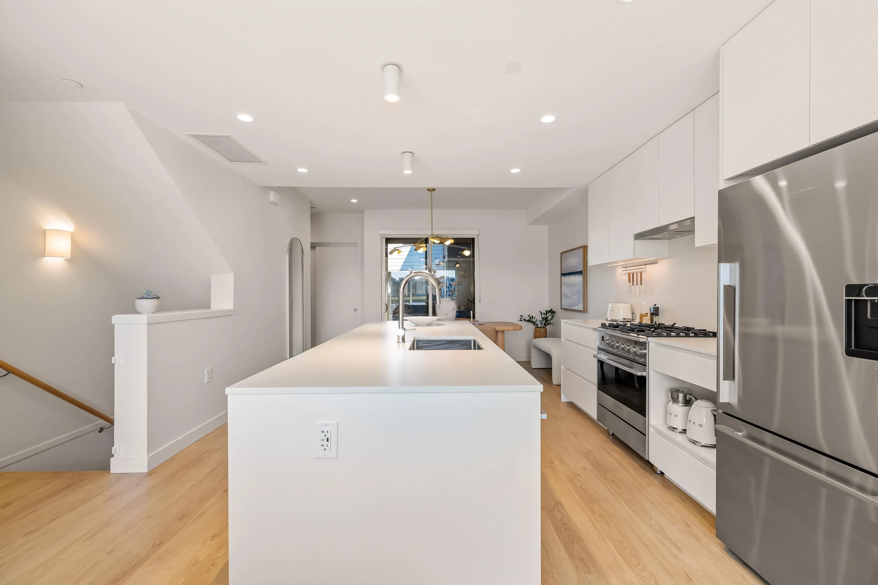 26 6340 Market Avenue