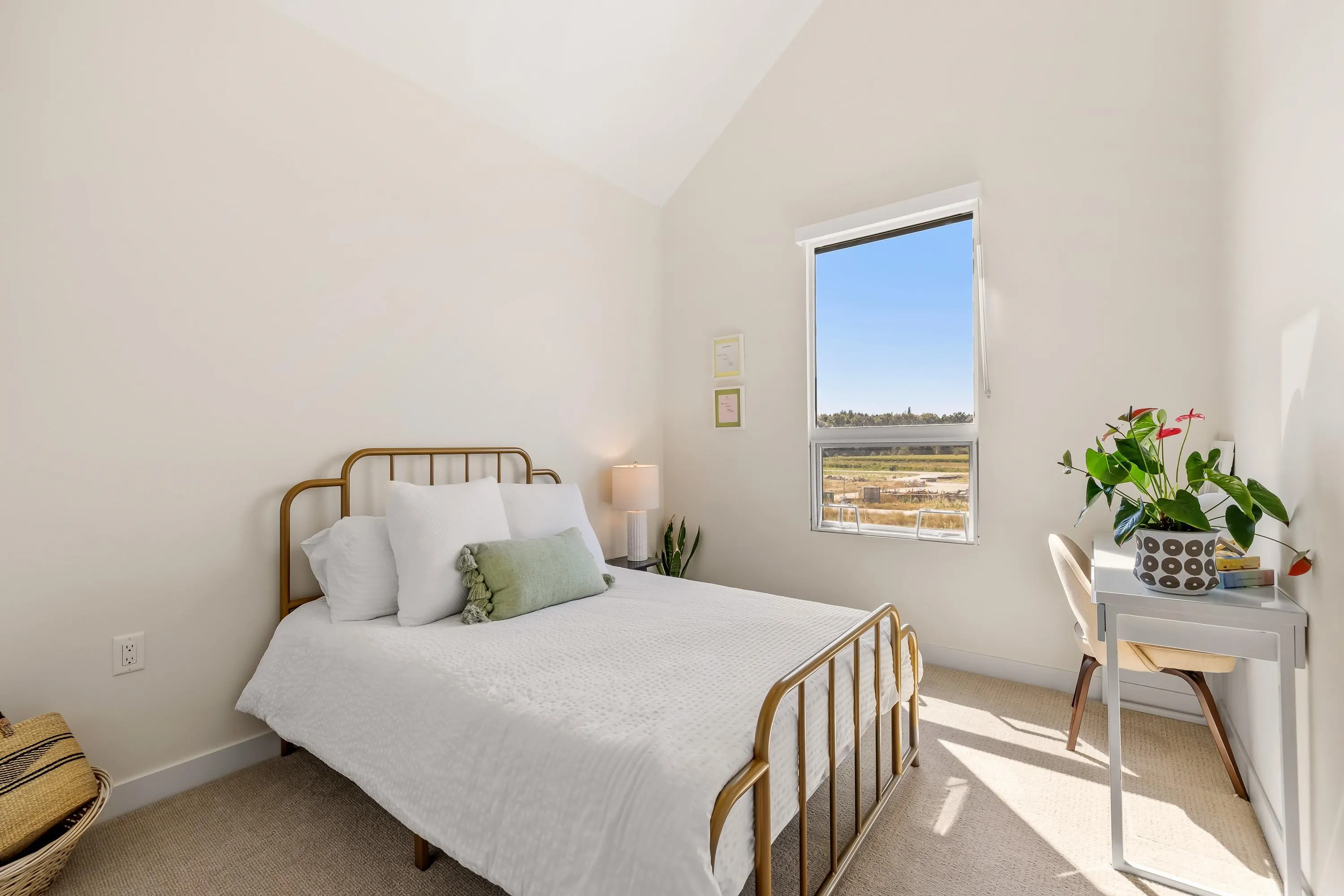 26 6340 Market Avenue