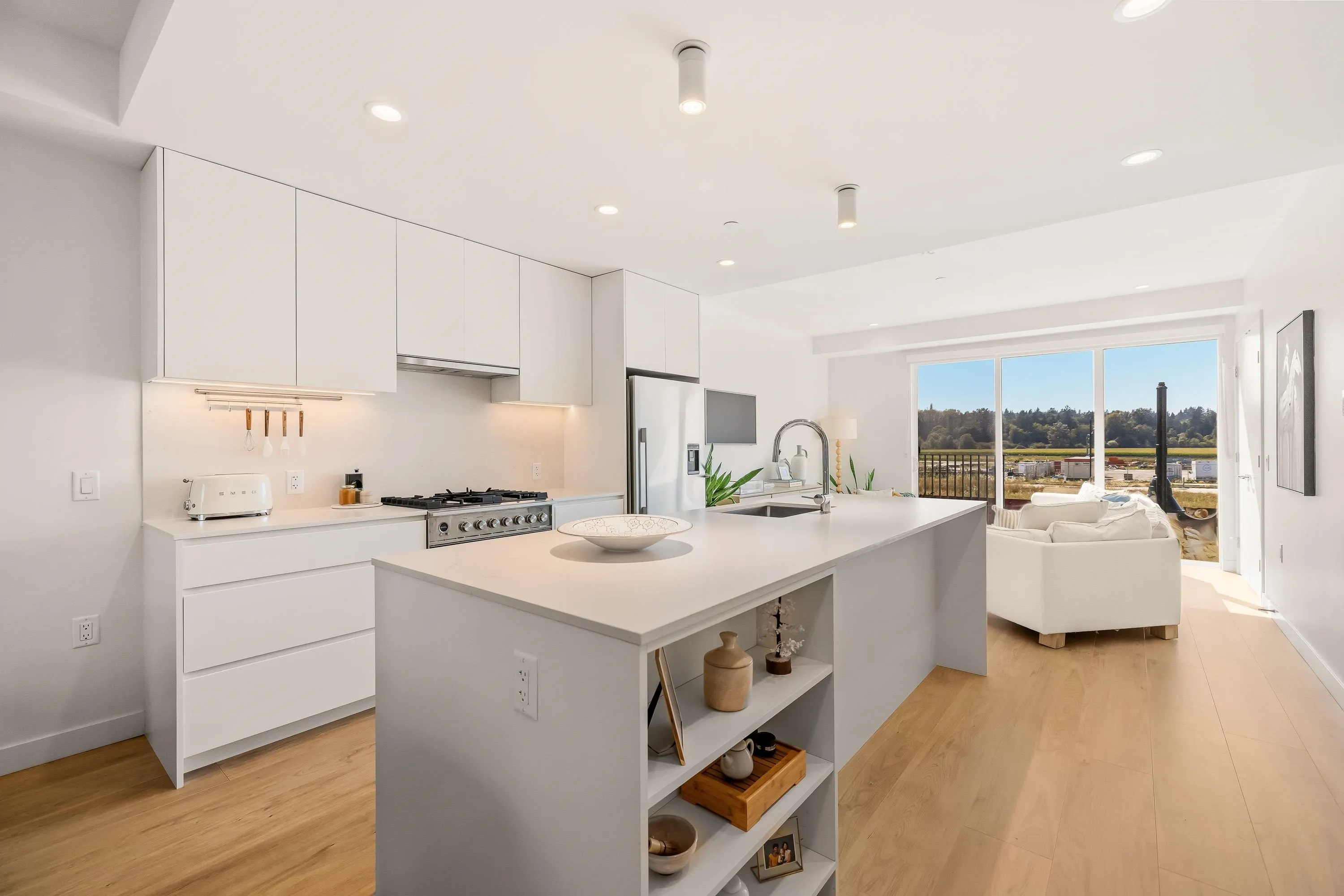 26 6340 Market Avenue