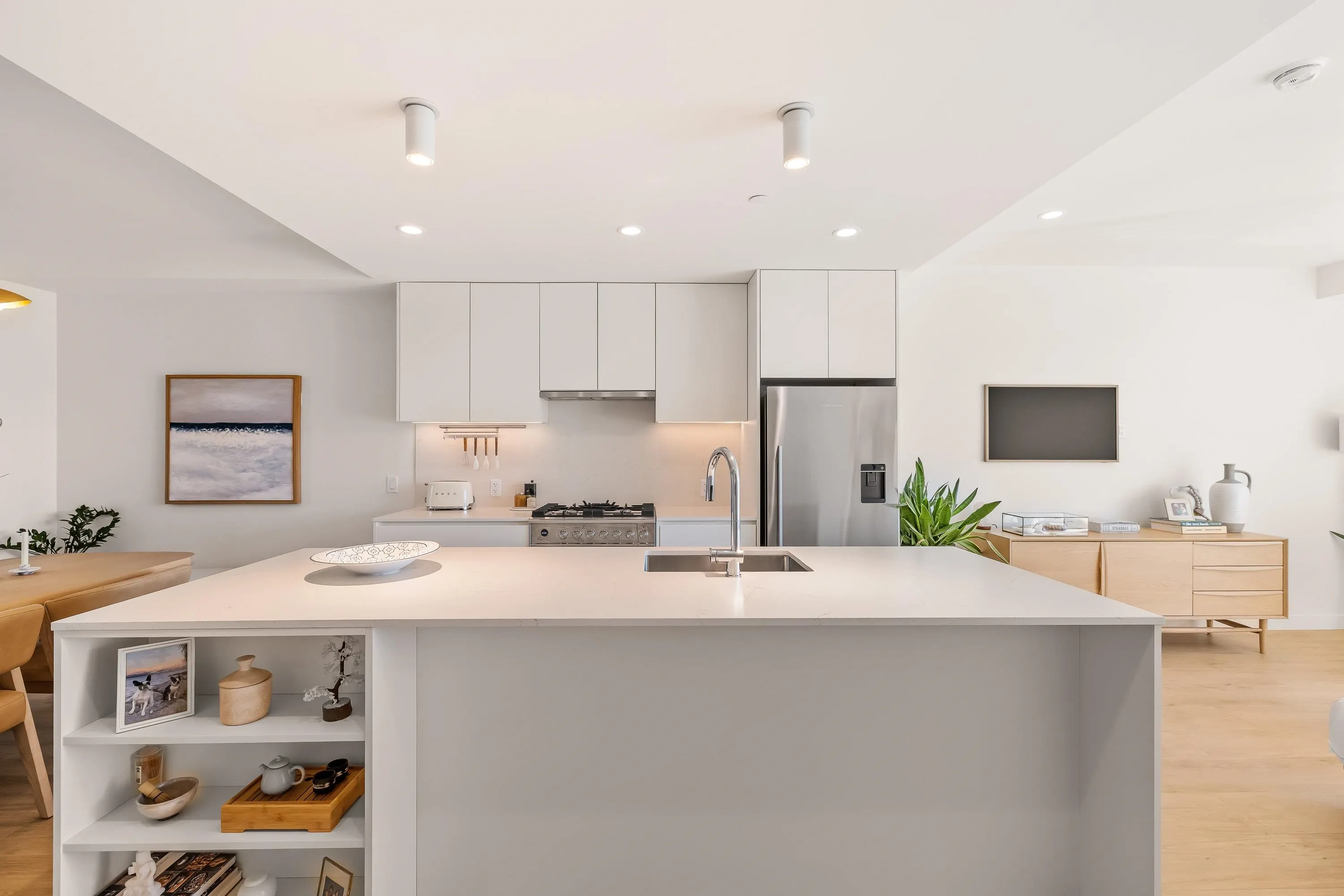 26 6340 Market Avenue