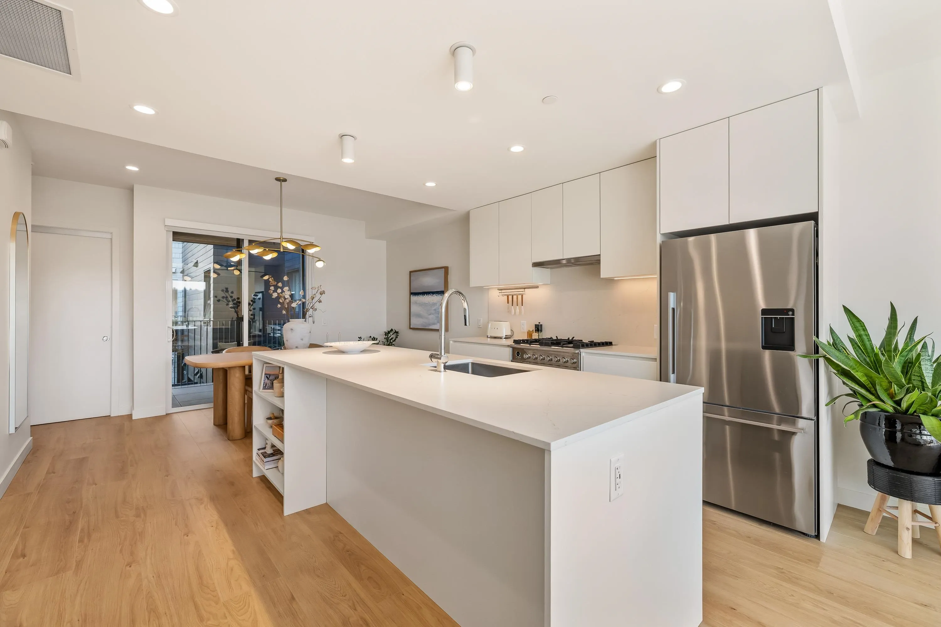 26 6340 Market Avenue