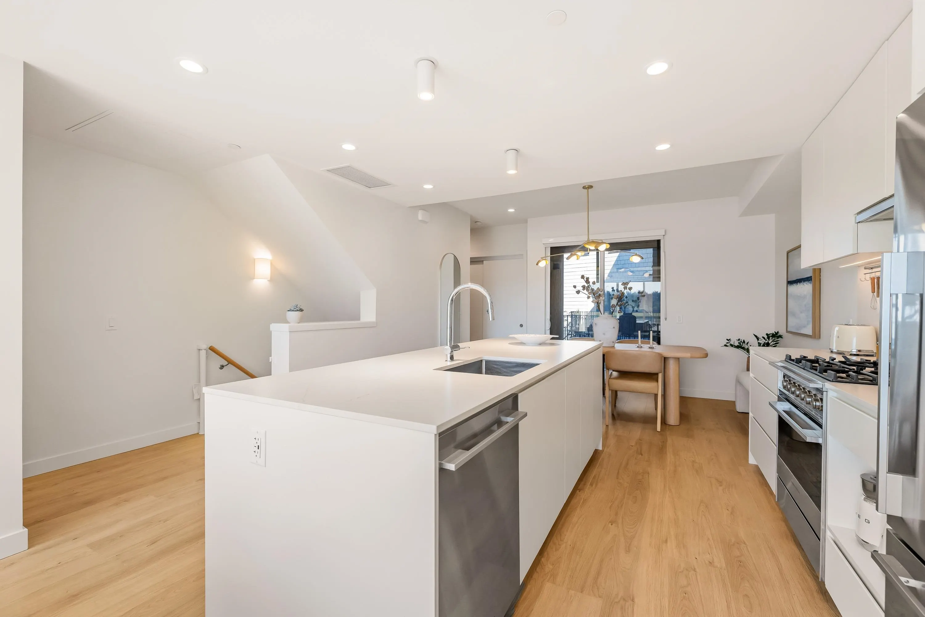 26 6340 Market Avenue