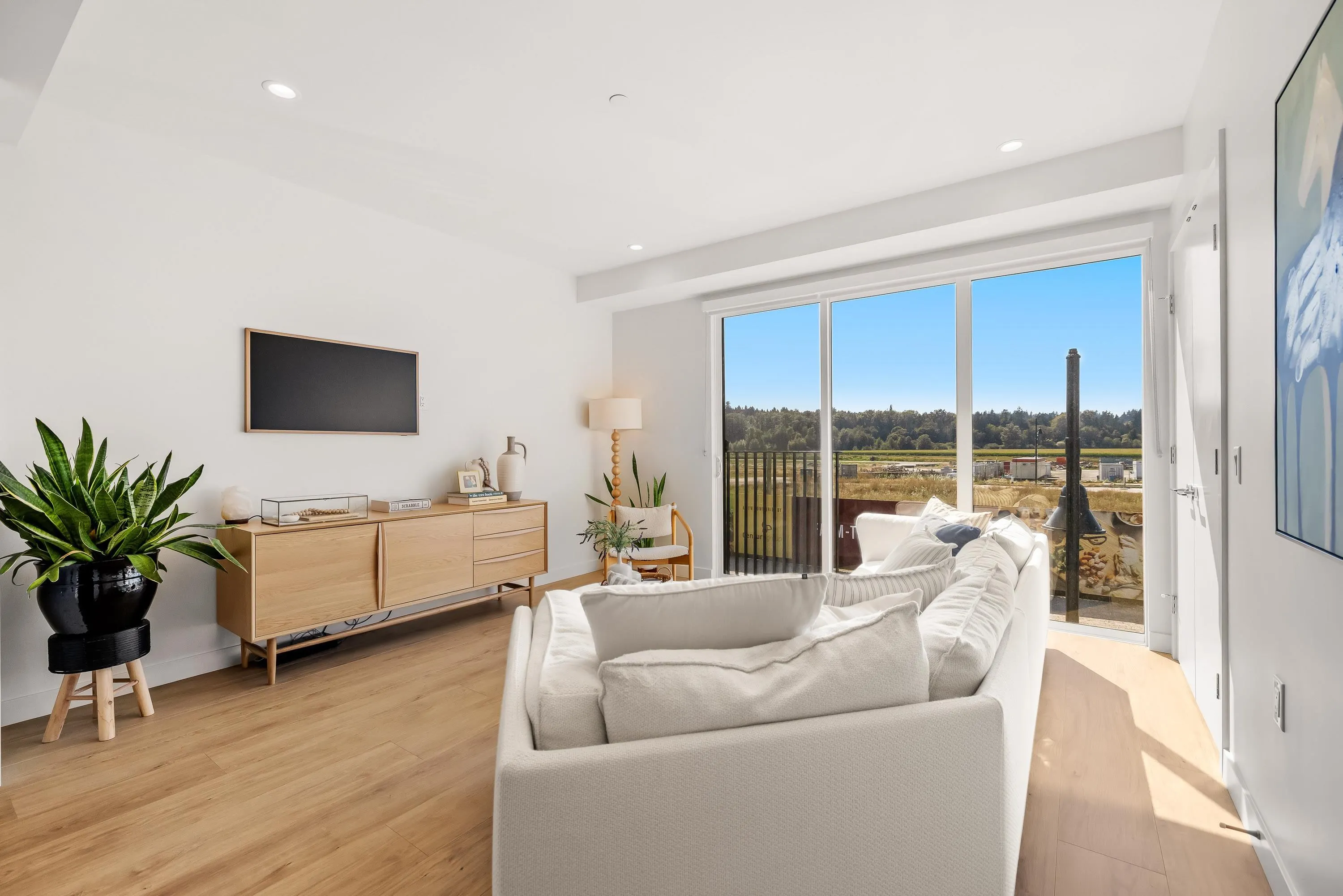 26 6340 Market Avenue