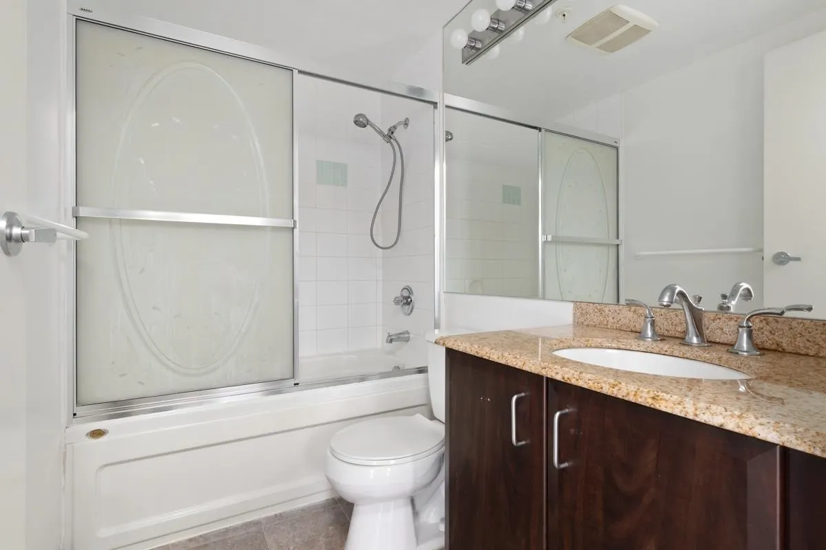 1803 588 Broughton Street