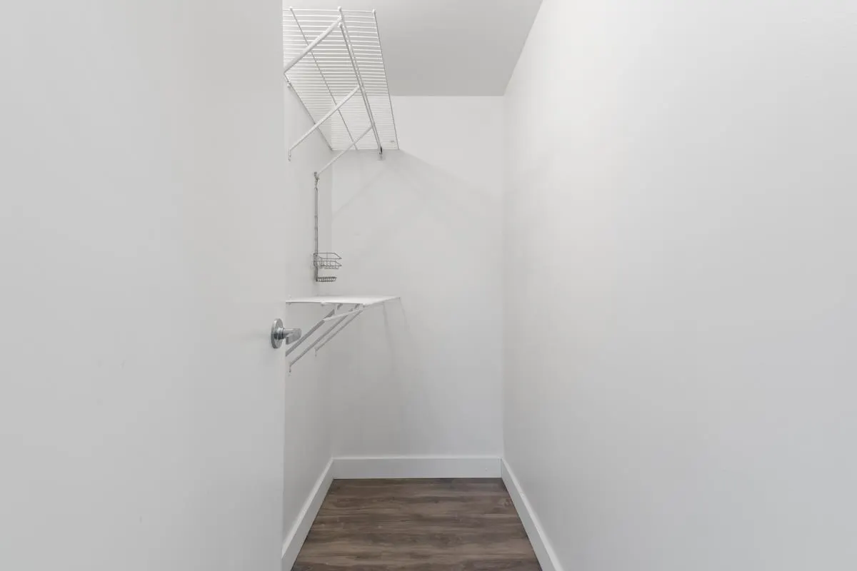 1803 588 Broughton Street