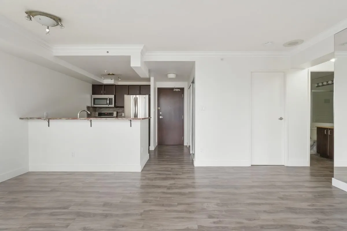 1803 588 Broughton Street