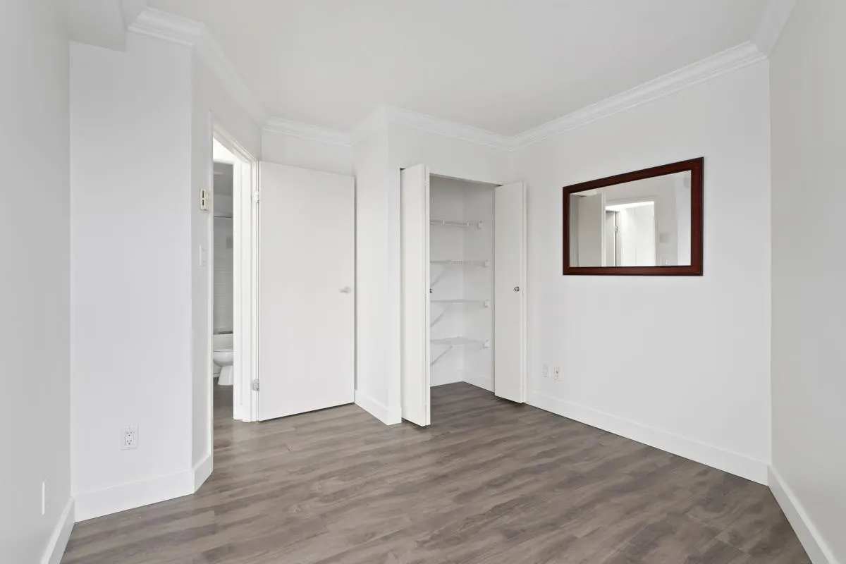 1803 588 Broughton Street