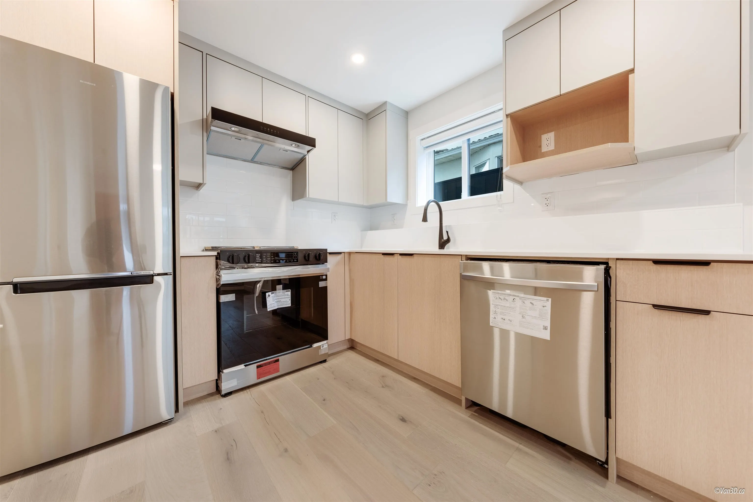 101 5092 Slocan Street