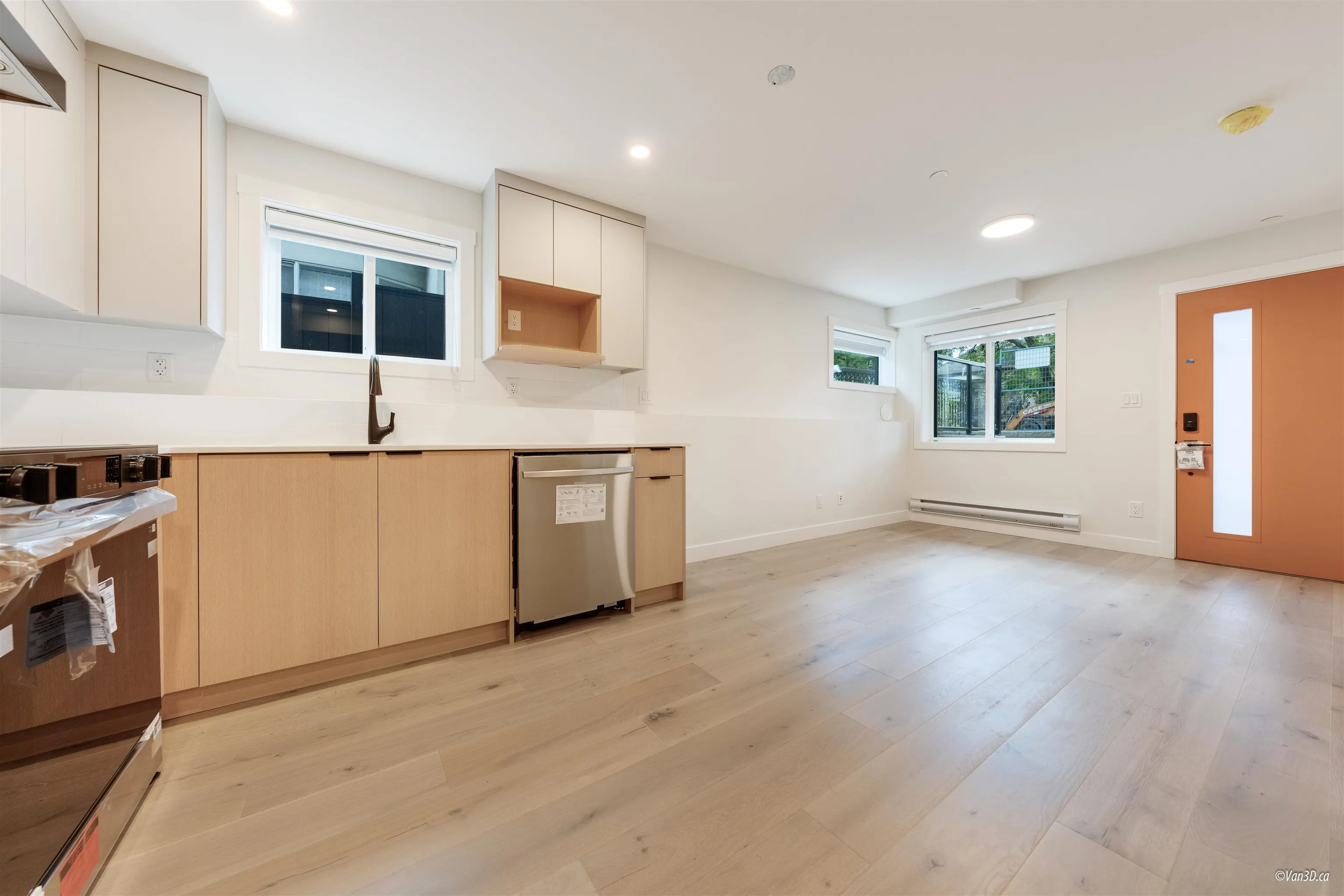 101 5092 Slocan Street