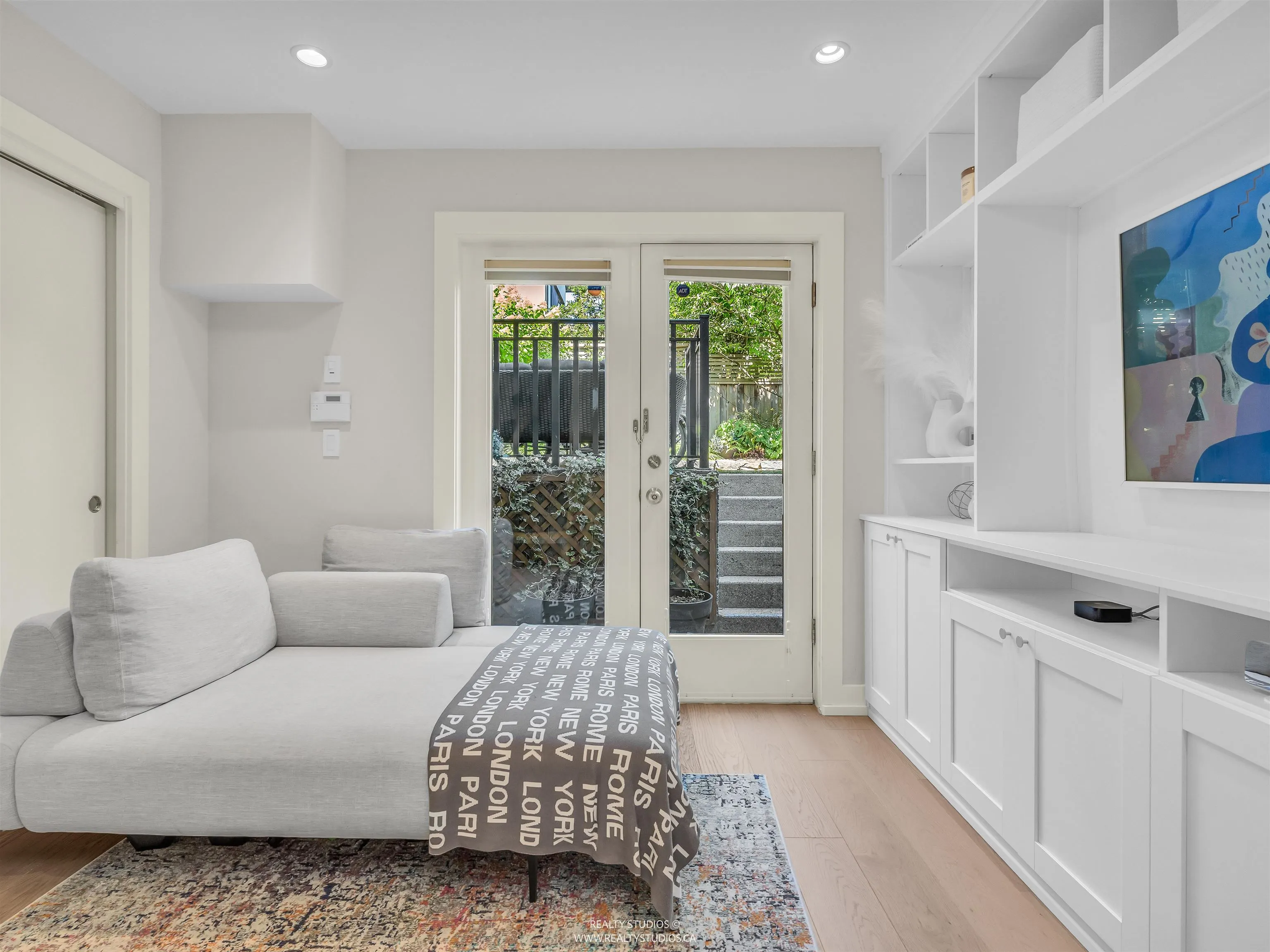 91 E 27th Avenue