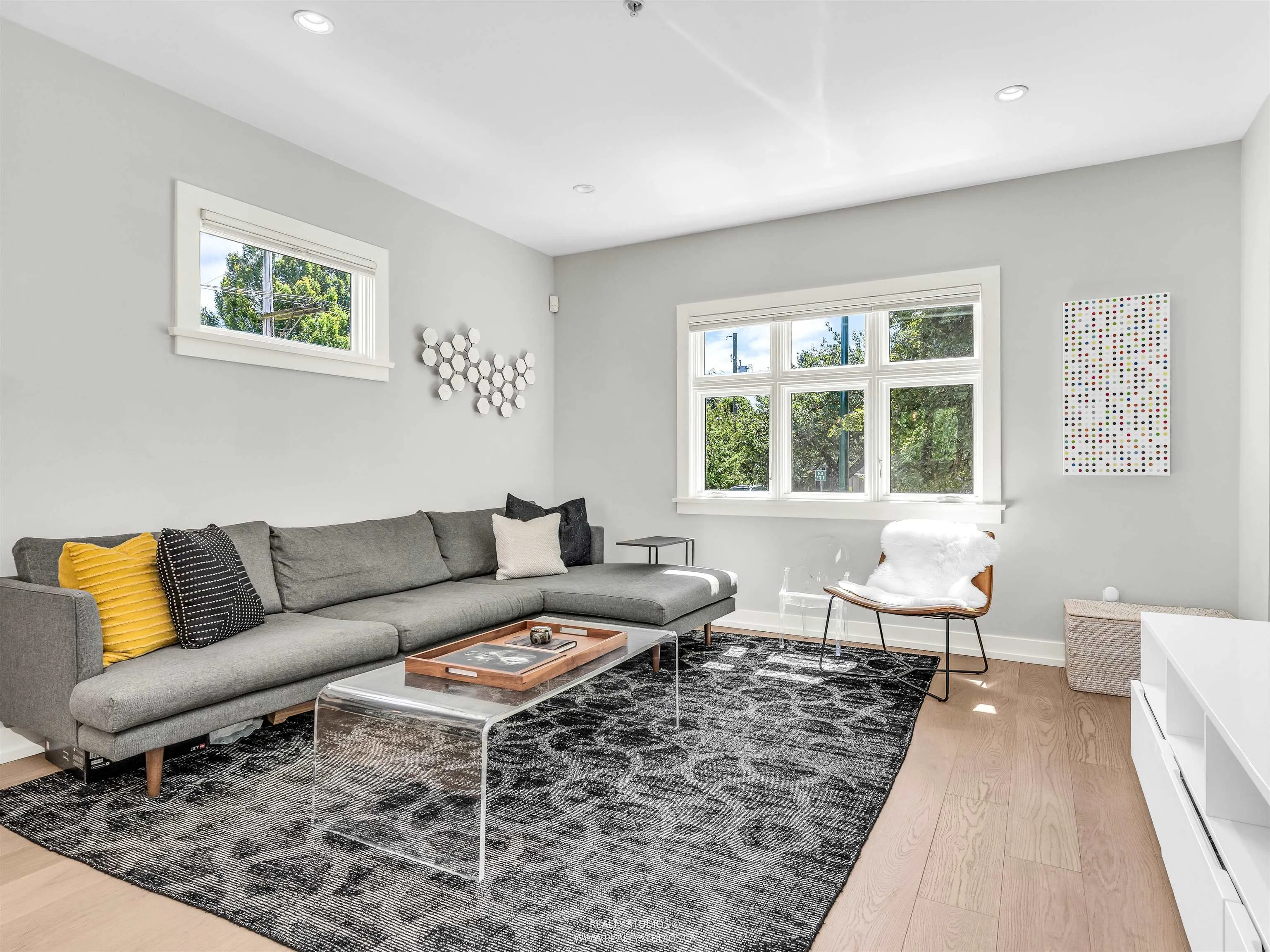 91 E 27th Avenue